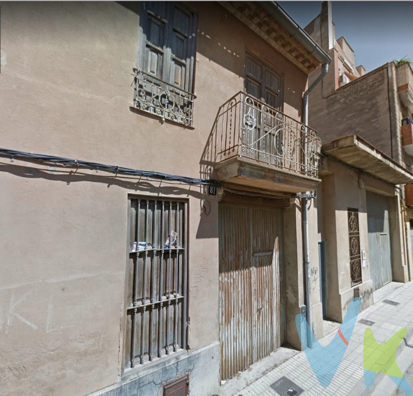 CASA PARA HACER EN PAIPORTA.  Se encuentra ubicada en la calle convent de Paiporta, cerca de el ambulatorio, polideportivo y plaza casota, donde tienes todo al alcance de tu mano en tan solo 2 minutos.  Esta vivienda se compone de planta baja y corral además de una primera altura. Todo en un estado de origen y diáfano.  OCASIÓN Y OPORTUNIDAD PERFECTA para hacer y crear tu casa de ensueño.  VIVIR, DISFRUTAR de tu hogar y familia.  .  **Gastos, impuestos y honorarios NO incluidos en el precio**.  **Por mandato expreso del propietario, comercializamos este inmueble en exclusiva, lo que le garantiza el acceso a toda la información, a un servicio de calidad, un trato fácil, sencillo y sin interferencias de terceros. Por este motivo, se ruega no molestar al propietario, a los ocupantes de la propiedad o a los vecinos. Muchas gracias por su comprensión. Si usted es agente inmobiliario y tiene un cliente para este inmueble, llámenos: estaremos encantados de colaborar.**