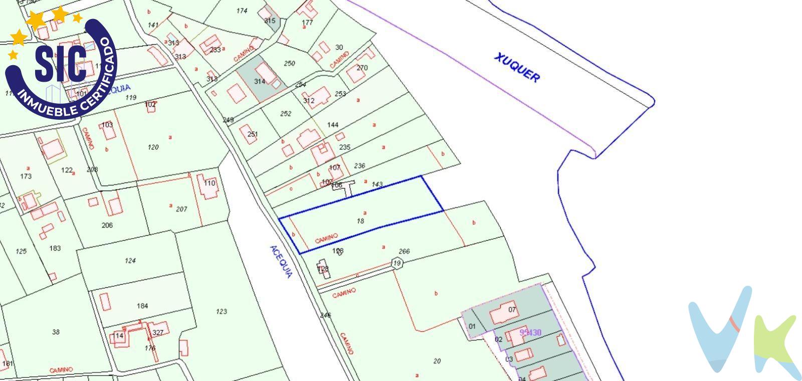 ¡EXCLUSIVA OPORTUNIDAD! TERRENO DE GRANDES DIMENSIONES FRENTE AL MAR EN EL BROSQUIL, CULLERA . Imagina despertar cada día con el sonido de las olas y la brisa marina. Este espectacular terreno de 3.219 m² te ofrece la posibilidad de construir una o varias viviendas en una ubicación privilegiada, con acceso directo a una playa casi privada. Características destacadas:. - 3.219 m² de superficie, con 35 metros de fachada al mar y 130 metros de profundidad. - Camino longitudinal dentro de la parcela, lo que facilita su división en varias propiedades. - Posibilidad de conexión a luz, agua y teléfono, con todos los servicios disponibles en la zona. - Terreno vallado, ideal para garantizar privacidad y seguridad. - Ubicación privilegiada en El Brosquil, Cullera, una zona tranquila y exclusiva, perfecta para amantes del mar y la naturaleza. . Un paraíso por descubrir. La playa del Brosquil es un rincón especial de la costa valenciana, con aguas cristalinas, zonas semiurbanas y una ocupación baja, lo que garantiza tranquilidad y exclusividad. Además, está cerca de la zona de pesca y del reconocido Restaurante Salvador, donde disfrutar de la mejor gastronomía local. . Una inversión única frente al mar. No dejes pasar esta oportunidad de adquirir un terreno excepcional en la provincia de Valencia. Contáctanos ahora y haz realidad tu sueño de vivir o invertir en primera línea de playa.  Gastos de escrituración no incluidos.