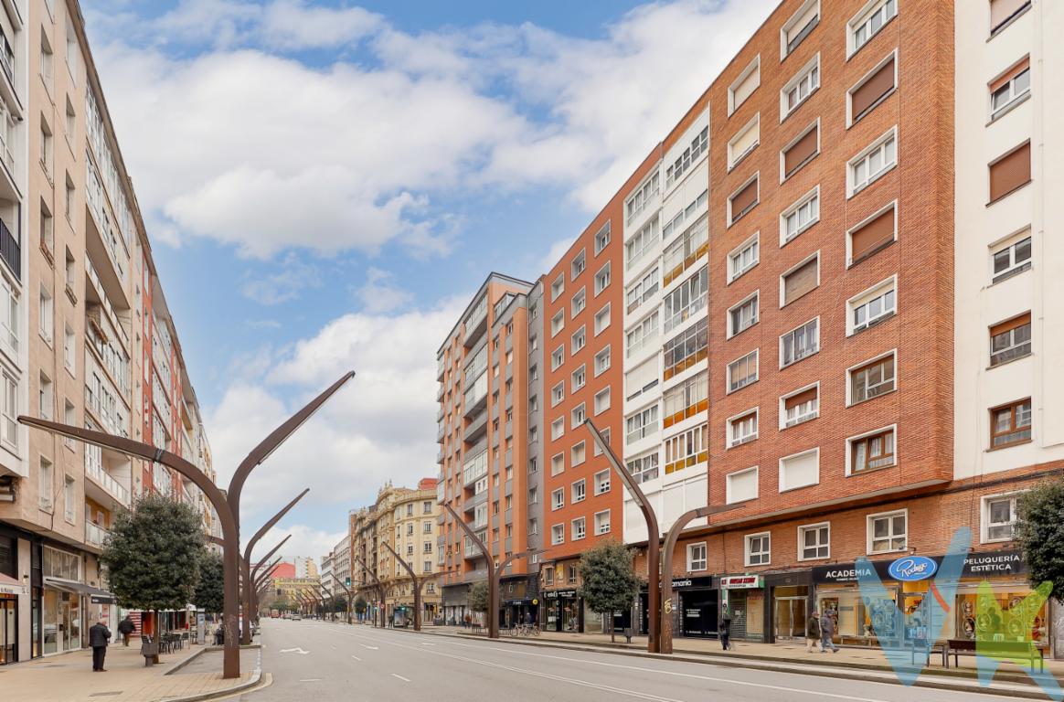  Presentamos esta magnífica oportunidad para adquirir un  Buen piso  para reformar en el centro de Gijón, ubicado a unos minutos de la Plaza Europa. Esta propiedad es perfecta para aquellos que valoran la calidad de vida que ofrece vivir o invertir en una zona céntrica, con todos los servicios y comodidades a su alcance. Dispone de  tres amplias habitaciones, Salón, Cocina y Baño con Techos altos y luminoso , ideal para personas que buscan un hogar espacioso y bien distribuido.Este piso se encuentra en la segunda planta de un edificio con ascensor, de 80 metros útiles aproximadamente  y 90,23 metros cuadrados, ofreciendo un espacio generoso y bien organizado.Al estar situado en pleno centro de Gijón, cuenta con una oferta inigualable de servicios, comercios y opciones de ocio. Además, la cercanía a estaciones de tren y autobús proporciona una excelente conexión con el resto de la ciudad y localizaciones aledañas, haciéndolo muy versátil tanto para quienes trabajan en la localidad como para los que necesitan desplazarse regularmente.El barrio es tranquilo y está dotado de múltiples servicios como supermercados, restaurantes, colegios y centros de salud, lo que garantiza una vida cómoda y con todas las facilidades al alcance de la mano.Pasear por las  calles de la zona centro es un verdadero placer, con numerosas plazas, parques y referencias culturales.La propiedad destaca no solo por sus características y ubicación, sino también por su precio competitivo dentro del mercado actual. Es una oportunidad única para aquellos que buscan un buen valor añadido y una inversión segura, con un diseño que permite adaptaciones modernas y mejoras según el gusto personal, este piso es un verdadero lienzo en blanco para crear un hogar único y a la medida de sus sueños.No deje pasar esta ocasión excepcional para visitar este piso y descubrir todo el potencial y encanto que ofrece. Estamos seguros de que al verlo en persona quedará enamorado de sus posibilidades y de la calidad de vida que puede ofrecerle. Programe una visita cuanto antes y empiece a imaginarse viviendo en este entorno privilegiado, en el corazón de Gijón.Gastos e impuestos no incluidos en el precio. Honorarios de intermediación inmobiliaria a cargo del vendedor y honorarios de mediación inmobiliaria del 2% más I.V.A. con un mínimo de 2000 euros mas I.V.A a cargo del compradorA título orientativo, en segundas transmisiones, el comprador abonará el Impuesto sobre Transmisiones Patrimoniales (ITP). Para consultar los porcentajes del ITP en Asturias puede hacerlo a través de la web oficial de servicios tributarios del Principado de Asturias https://sede.tributasenasturias.es/sites/sede/default/es_ES/Que-quieres-hacer/Transmisiones-Patrimoniales-y-AJD. La base imponible será el mayor valor entre precio de compraventa, tasación o valor de referencia catastral. Gastos de notaría y registro según aranceles variables según precio, número de copias y complejidad.  El comprador escoge libremente notario. El vendedor asume la plusvalía y el resto de gastos son del comprador. Si se precisa hipoteca: Tasación, condiciones y costes bancarios según entidad elegida por el comprador; así como los gastos de gestoría y cualesquiera otros inherentes a la formalización de la compraventa. De acuerdo con la ley, no se incluyen en el precio otros gastos o tributos que legalmente correspondan al comprador.. El consumidor tiene derecho, conforme a la normativa vigente, a disponer de información y documentación adicional relativa al inmueble y condiciones de la compraventa, accesible en la sede física . La agencia actúa exclusivamente como intermediaria en la operación. Cualquier compraventa y sus condiciones quedan sujetas en todo caso a la aceptación expresa del vendedor del inmueble y a la posterior formalización del correspondiente contrato. El presente anuncio tiene carácter meramente informativo; la información suministrada se corresponde con la disponible a la fecha de publicación, pudiendo variar en función de las circunstancias o actualizaciones legales, contractuales y fiscales.