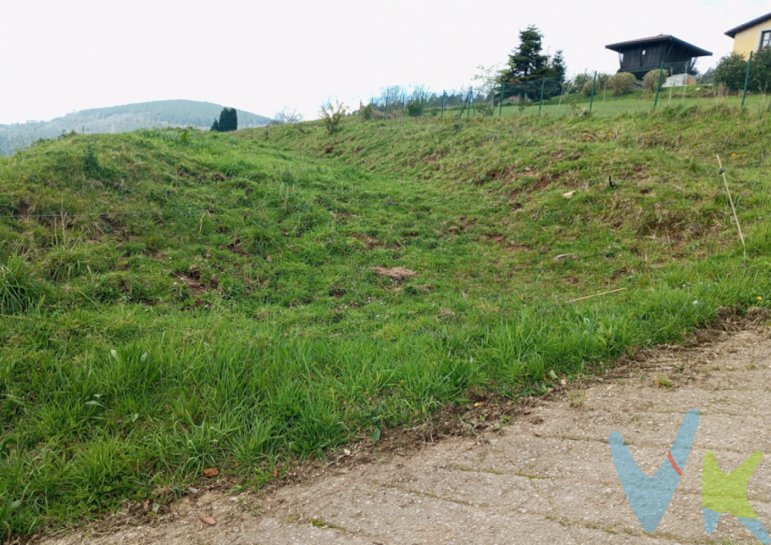 Se vende terreno edificable de 1.800 m² en La Tabla (Faedo), localidad perteneciente a Cudillero.Características de la Parcela: - Superficie total: 1.850 m² según escritura y de 1.779 según catastro con una edificabilidad de 250 metros.Ubicado a 12 km de Cudillero, a 9 de zona de playas y a 24 del aeropuerto de Asturias.Suministros a pie de finca.En el precio de venta NO está incluido el ITP, gastos de Notaría y Registro de la Propiedad.