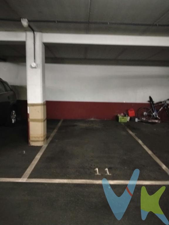 Te ofrecemos la ocasión de comprar una plaza de  garaje  situado en la solicitada zona de Perchera La Braña. Este inmueble destaca por su ubicación estratégica y el confort que ofrece, tanto para uso personal como de inversión.Ubicado en una de las zonas más dinámicas y en desarrollo de Gijón, este garaje está perfectamente posicionado para aquellos que valoran la comodidad y la seguridad. La zona de Perchera La Braña es conocida por su fácil acceso a los principales servicios y conexiones de transporte, lo que lo convierte en una opción ideal para propietarios de vehículos que necesitan desplazarse con facilidad por la ciudad.El garaje cuenta con 12,65 metros útiles y un total de 25 metros construidos. Este espacio generoso asegura que incluso los vehículos más grandes puedan ser acomodados con facilidad, proporcionando una amplitud que es difícil de encontrar en otras ofertas del mercado. La estructura fue construida en el año 2003, asegurando que se trata de un edificio moderno y bien mantenido.La conectividad es uno de los puntos fuertes de esta propiedad. Gracias a su localización, el acceso a las principales vías de comunicación de Gijón es sencillo y rápido. Esto otorga una gran ventaja para aquellos que necesitan integrar sus desplazamientos diarios en su rutina con facilidad y eficiencia.Para más detalles o para concertar una visita al garaje, no dude en ponerse en contacto. Este podría ser el paso que aumente tu calidad de vida o proporcione el retorno de inversión que has estado buscando. Estamos a tu disposición para ofrecerte toda la información que necesites y acompañarte en el proceso de adquisición. No dejes escapar esta oportunidad en el corazón de Gijón.Según la Ley 10/2025, de 28 de diciembre, se informa que los gastos e impuestos que conlleva la adquisición no están incluidos en el precio indicado:El vendedor asume la plusvalía y el resto de gastos son del comprador.Segundas transmisiones, el comprador abona el Impuesto sobre Transmisiones Patrimoniales (ITP). Puede consultar toda la información en el siguiente enlace: https://sede.tributasenasturias.es/sites/sede/default/es_ES/Que-quieres-hacer/Transmisiones-Patrimoniales-y-AJD. La base imponible que se toma para el cálculo será el mayor valor entre precio de compraventa, tasación o valor de referencia catastral.El comprador escoge la notaría. Los gastos de Notaría están regulados en el Anexo I, del Real Decreto 1426/1989, de 17 de noviembre, por el que se aprueba el arancel Notarial y los gastos de Registro según el arancel oficial establecido en el Anexo I, del Real Decreto 1427/1989, de 17 de noviembre, los aranceles varían en función del precio, número de copias y complejidad. Los gastos de Gestoría por la tramitación administrativa de la compraventa, presentación, liquidación de impuestos y la inscripción en el Registro de la Propiedad, serán de la parte compradora, en caso de que decida encargar dichos trámites a un profesional, su importe varía en función del profesional o entidad designada para su realización. Si el comprador necesita préstamo hipotecario, la tasación, condiciones y costes bancarios según entidad elegida por el comprador; así como los gastos de gestoría y cualesquiera otros inherentes a la formalización de la compraventa serán de su cuenta, salvo pacto expreso en contrario con el vendedor..Honorarios de intermediación inmobiliaria a cargo del vendedor.Conforme a la normativa vigente, el consumidor tiene derecho a disponer de información, documentación y condiciones de la compraventa relativa al inmueble, en la sede física de Los Arcos 98, SL en Avenida de la Costa, nº 53  bajo en Gijón, o a través de nuestro correo electrónico, inmobiliaria@grupolosarcos.es. La agencia actúa exclusivamente como intermediaria en la operación, las condiciones de la compraventa están sujetas a la aceptación expresa del vendedor y a la posterior formalización del correspondiente contrato. El presente anuncio es meramente informativo y la información facilitada corresponde a la disponible en la fecha de publicación, pudiendo variar en función de circunstancias legales, contractuales o fiscales.