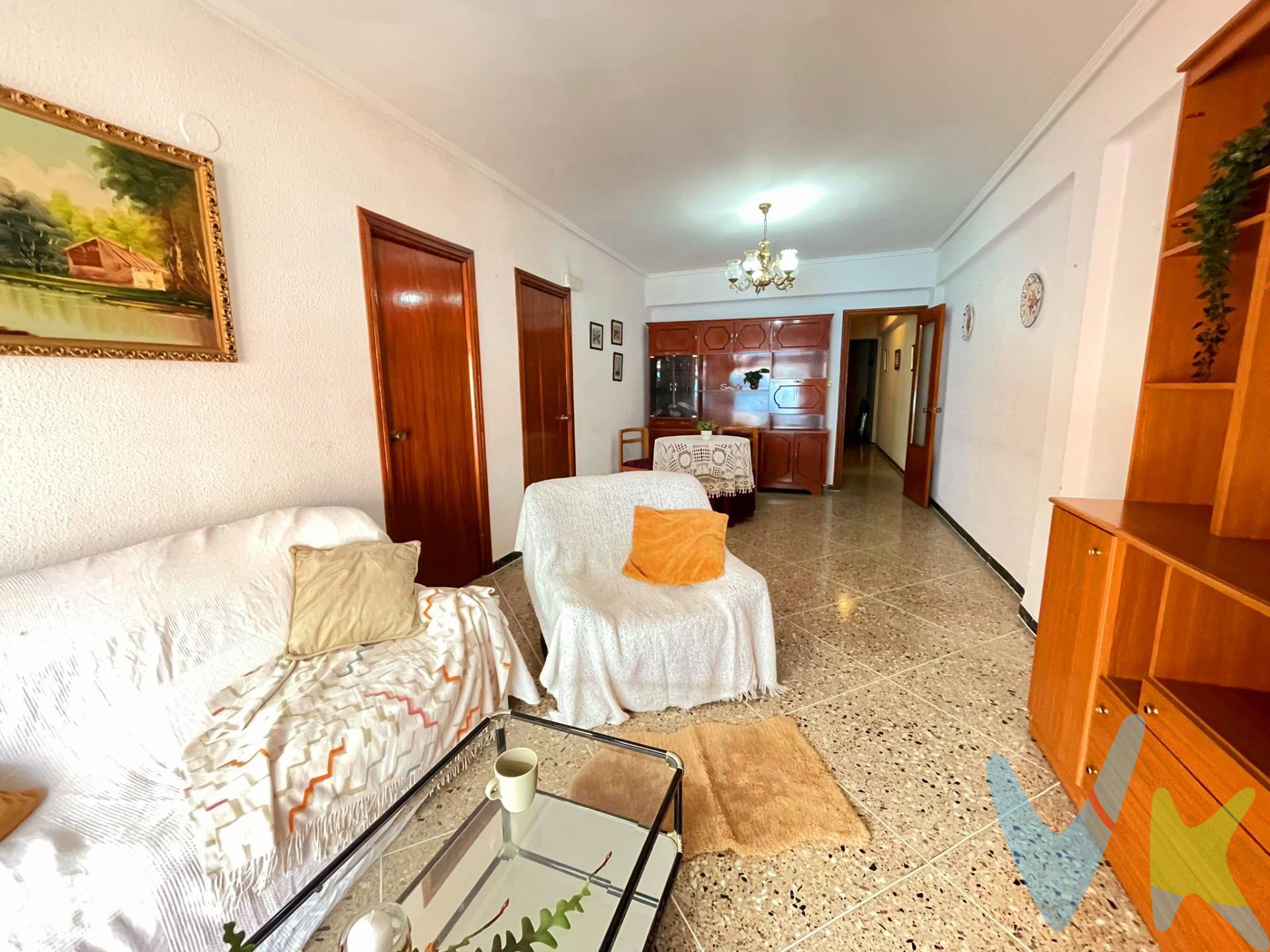 Se vende luminoso piso de 3 habitaciones 112M2 en una zona tranquila y bien comunicada de Buñol. Cuenta con un amplio salón con salida a un gran balcón, perfecto para disfrutar del aire libre o poner una mesa con sillas. Dispone de cocina independiente con galería, 1 baño completo y trastero, ideal para almacenamiento extra. ✨ Piso cómodo, funcional y con muchas posibilidades. Cerca de supermercados, colegios, transporte y todos los servicios esenciales. 💰 Listo para entrar a vivir o para invertir. 📞 ¡No dejes pasar esta oportunidad! Contacta para más información o para concertar una visita.