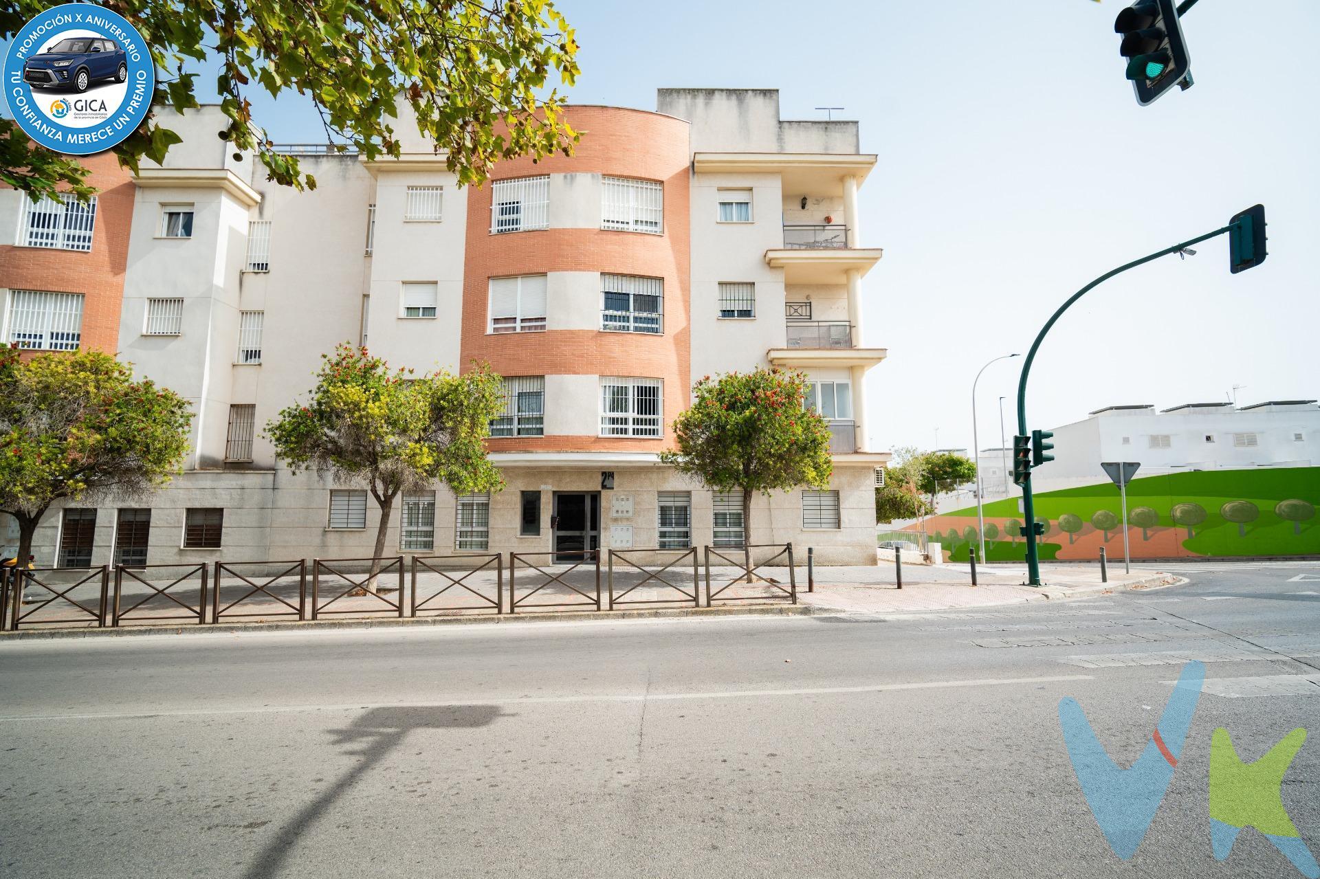 ¡Descubre tu nuevo hogar en el corazón de Chiclana de la Frontera! 🏡 Este amplio piso de VPO en la zona de Conde Maule te ofrece todo lo que necesitas para disfrutar del confort y la comodidad. Con una superficie generosa de 86m², cuenta con una habitación doble y dos sencillas ideales para toda la familia o como espacio adicional. ✨ Relájate en su acogedor salón, cocina equipada lista para tus recetas favoritas 🍳 y un baño completo donde podrás desconectarte después de un largo día. La propiedad se encuentra en excelente estado, ¡y eso no es todo! También tendrás acceso a ascensor 🚀, terraza privada perfecta para esos momentos al aire libre ☀️🌼 e incluso lavadero; pensada cada rincón pensando siempre en ti. Además incluye parking 🚗 que simplifica aún más tu vida diaria. Su ubicación privilegiada asegura tener todos los servicios al alcance: autobuses cercanos 📍 , centros médicos ⚕️🩺 y supermercados 🛒 justo a unos minutos caminando; así puedes olvidarte del estrés diario mientras disfrutas de esta maravillosa comunidad residencial. No pierdas esta oportunidad única 💫 Y ven a ver este luminoso piso esquinero lleno luz natural durante gran parte del día. Comercializamos este inmueble en exclusiva, lo que le garantiza el acceso a toda la información y un servicio de calidad único y personalizado. En cumplimiento del Decreto de la Junta de Andalucía 218/2005 del 11 de Octubre, se informa al cliente que los gastos notariales, registrales, ITP y otros gastos inherentes a la compraventa no están incluidos en el precio.