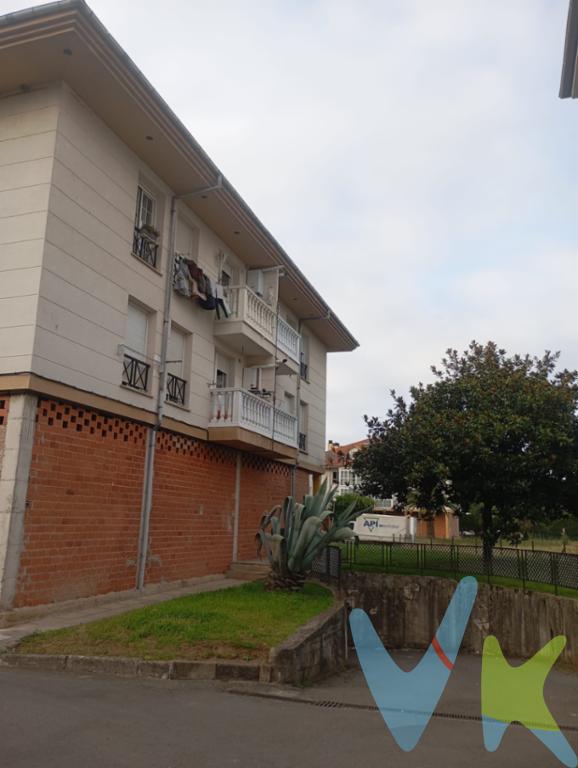 Plaza de aparcamiento en garaje cerrado en venta de aproximadamante 21 metros con trastero cerrado de unos 11 metros.