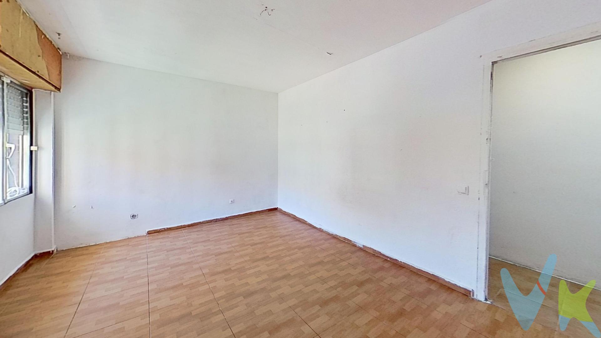 ¡Descubre tu nuevo hogar en el vibrante Casco Histórico de Vallecas! . Este luminoso piso de 80 m² te ofrece una excelente oportunidad para personalizarlo a tu gusto. Con un precio atractivo de €245,000 y situado en la primera planta, cuenta con tres acogedoras habitaciones: una doble y dos sencillas ideales para toda la familia o como espacio extra. El salón con terraza al exterior garantiza luz natural durante todo el día. Aunque necesita reforma, imagina las posibilidades creativas que puedes implementar aquí; será realmente un lugar único hecho a medida solo para ti. Y lo mejor es su ubicación inmejorable: ¡a tan solo cinco minutos caminando del metro! No pierdas esta increíble oportunidad de hacerte tu hogar y ven a visitarlo. El precio publicado se vera incrementado con el 3% + IVA de honorarios de agencia, 6% de Impuesto de Transmisiones Patrimoniales, aranceles notariales y registrales.