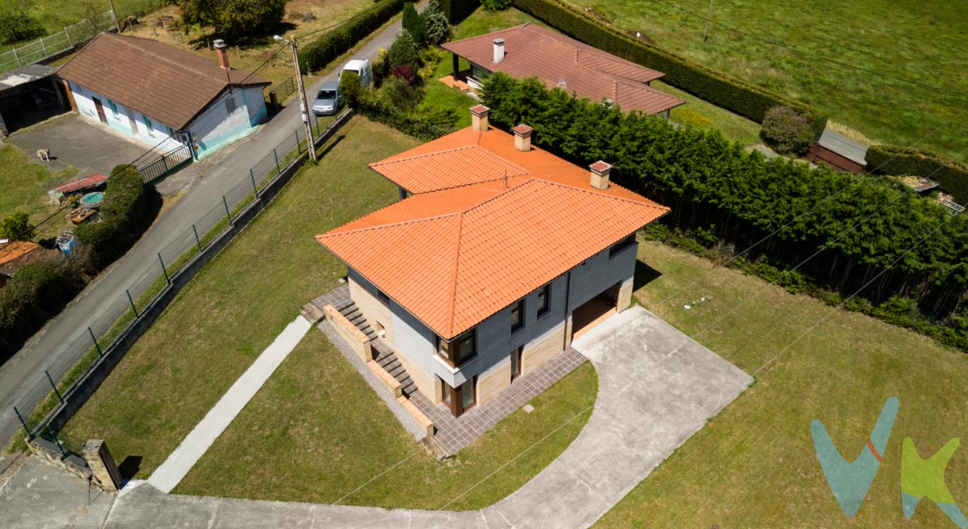 En Careñes, en el barrio de Silva, (entre Gijon y Villaviciosa) nos encontramos con esta propiedad compuesta de planta baja y planta alta, en total unos 224 m2 construidos y 170 m2 utiles, está enclavada en una finca que según Catastro viene descrita con una superficie de 1.293 m2.Las obras de construcción están ejecutadas en en un 81,43% según certificado expedida por el arquitecto director de las obras y autor del proyecto, faltan trabajos de remates como son colocación de tarima flotante, puertas, muebles de cocina, sanitarios a excepción de ducha y bañera ya instaladas, pintura, colocación de radiadores y caldera de gasoil así como la colocación de dos placas solares previstas en el proyecto (la preinstalación ya está realizada)Esta propiedad tanto por la finca en la que se enclava como por su ubicación, resulta muy atractiva, por todas las posibilidades que ofrece para disfrutar con familia y amigos.La propiedad se encuentra cerca de la playa España y de la Playa de Merón.Si siempre quisiste tener finca y casa, esta es una opción muy interesante para adquirirla y terminarla a tu gusto.Llámanos, estaremos encantados de atenderte.En el precio publicitado (PVP) no está incluido el Impuesto de Transmisiones Patrimoniales ni los gastos de notaria y registro.
