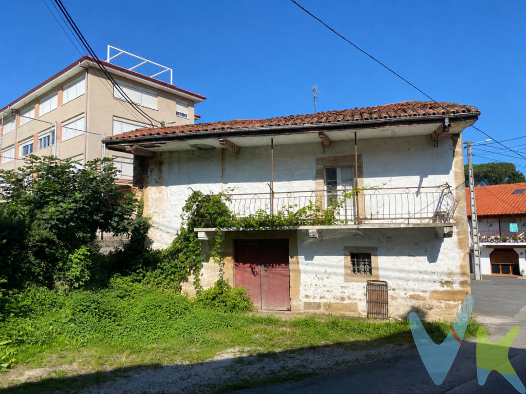 Casa de piedra con gran potencial en Selaya  300 m² construidos y jardínEn Selaya, en pleno corazón de los Valles Pasiegos, ponemos a la venta esta tradicional casa de piedra de aproximadamente 300 m² construidos, una propiedad con muchísimas posibilidades para quienes buscan crear una vivienda con carácter en un entorno rural privilegiado.La construcción está distribuida actualmente en diferentes espacios destinados a vivienda, cuadra y pajar, conservando la esencia de las antiguas casas montañesas de la zona. La propiedad necesita una reforma integral, lo que permite diseñar y redistribuir los espacios completamente al gusto del nuevo propietario.Gracias a sus amplias dimensiones, ofrece múltiples posibilidades: desde una gran vivienda familiar hasta una segunda residencia, alojamiento rural o proyecto turístico, siempre sujeto a la normativa y autorizaciones correspondientes.Además, cuenta con un jardín de aproximadamente 100 m², perfecto para crear una agradable zona exterior donde disfrutar del aire libre, preparar un pequeño huerto o diseñar un espacio de descanso.Uno de sus grandes atractivos es su ubicación. Selaya es una de las localidades más conocidas de los Valles Pasiegos, rodeada de naturaleza, montañas y paisajes verdes, pero al mismo tiempo con servicios para el día a día y buenas comunicaciones con otras zonas de Cantabria.Una propiedad con piedra, historia, amplitud y muchas posibilidades, ideal para quienes buscan un proyecto de rehabilitación con personalidad en uno de los entornos rurales más representativos de Cantabria.Una casa para transformar y convertir en un hogar único en Selaya.Gastos e Impuestos no incluidos en el precio. Compra sujeta a ITP. El comprador se hará cargo de los costes de la escritura e inscripción en el Registro de la Propiedad. Más información en www.activanorte.com