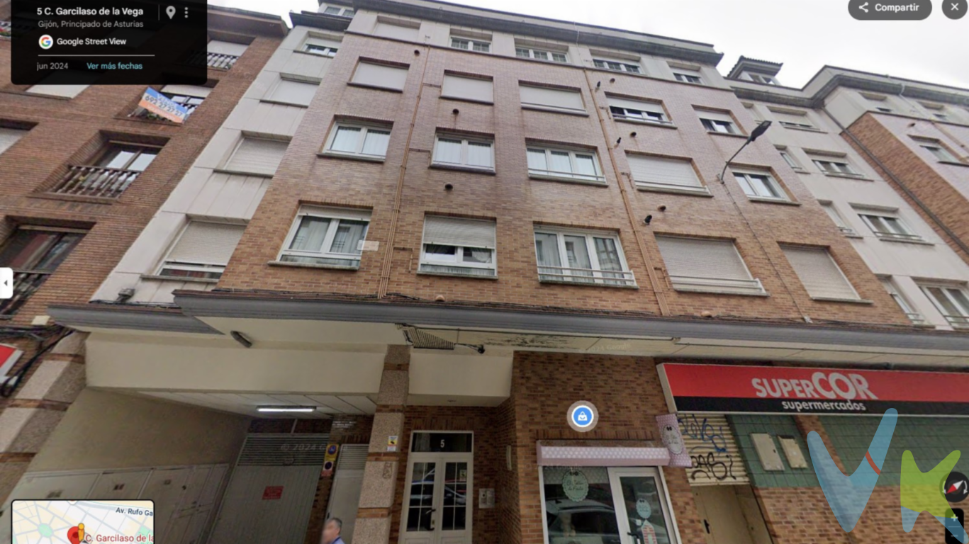 Excepcional plaza de garaje en pleno centro de Gijon, en las calle Garcilaso de la Vega y la calle Uría. Se trata de una amplia plaza de garaje de 4,92 metros de largo por 2,40 de ancho, con amplios pasillos de circulación, y tres entradas peatonales, dos desde la calle Garcilaso de la vega, y una por la calle Uría. Además tiene como anejo un trastero de más de 8m2 pegado a la misma plaza. Si no quieres dar más vueltas y volverte loco, llámanos y ven a probarla, seguro que tomarás una gran decisión comprandola.En el precio final no están incluidos el Impuesto de Transmisiones patrimoniales ni los gastos de notaría y registro.
