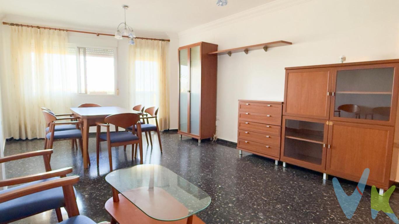 La vivienda dispone de tres (03) habitaciones, ofreciendo diferentes posibilidades de distribución y adaptándose tanto a una familia como a quienes necesiten espacios adicionales para trabajar, estudiar o recibir visitas. Además, cuenta con dos (02) baños completos, aportando comodidad y funcionalidad a la vivienda.Uno de sus principales atractivos es su espacioso salón-comedor, un ambiente amplio y luminoso que permite crear una zona diferenciada de estar y comedor, convirtiéndose en el lugar perfecto para disfrutar del día a día y compartir momentos con familiares y amigos. La vivienda cuenta también con una cocina independiente, amplia y funcional, con buena capacidad de almacenamiento y salida al exterior, aportando luminosidad y practicidad al espacio. Otro de sus puntos destacados es su balcón, un espacio exterior perfecto para disfrutar de un momento de tranquilidad y aprovechar la luz natural.La propiedad incluye además plaza de garaje, un extra especialmente práctico que aporta comodidad y evita las preocupaciones habituales de aparcamiento.Su ubicación permite disfrutar de la tranquilidad de Massamagrell sin renunciar a la proximidad a Valencia, con acceso a Metrovalencia a través de la Línea 3, que conecta la localidad con distintos puntos de Valencia y otros municipios de la zona.Una excelente oportunidad para quienes buscan una vivienda amplia, luminosa y exterior, con garaje incluido y buenas comunicaciones, ya sea como residencia habitual o como inversión.Por mandato expreso del propietario, comercializamos este inmueble en exclusiva, lo que garantiza el acceso a toda la información, a un servicio de calidad, un trato fácil, sencillo y sin interferencias de terceros. Por este motivo se ruega no molestar al propietario, a los ocupantes de la propiedad, conserje o a los vecinos. Se tomarán medidas si no se cumple con esto. Si eres agente inmobiliario registrado y tienes un cliente, llámanos, estaremos encantados de colaborar.Agencia Registrada con el nº 1620 en el Registro Obligatorio de Agentes Inmobiliarios de la Comunitat Valenciana, según el DECRETO 98/2022, de 29 de julio, del Consell, por el que se regula el Registro de Agentes de Intermediación Inmobiliaria de la Comunitat Valenciana...Por mandato expreso del propietario, comercializamos este inmueble en exclusiva, lo que garantiza el acceso a toda la información, a un servicio de calidad, un trato fácil, sencillo y sin interferencias de terceros. Por este motivo se ruega no molestar al propietario, a los ocupantes de la propiedad, conserje o a los vecinos.Gastos de la compraventa no incluidos en el precio del inmueble a tener en cuenta: Información legal (Art. 20.1 TRLDCU): El precio del inmueble se incrementará en los siguientes importes a cargo del comprador:· Impuestos: IVA al 10% o ITP sobre el mayor de los valores (precio o referencia catastral) oscilando entre el 10% y el 11%. · Gastos de Notaría y Registro: Coste estimado de 900 EUR 1.400 EUR para notaría y 650 EUR 1.100 EUR para registro (a efectos de información mínima legal, no presupuesto vinculante). · Honorarios Agencia: 3,5% más IVA sobre el precio de venta.· Financiación: En caso de precisar financiación bancaria, los gastos adicionales deberán consensuarse con la entidad financiera.· Nota: Para el cálculo del precio final definitivo, rogamos contacten para emitir una oferta personalizada en función de sus circunstancias personales.