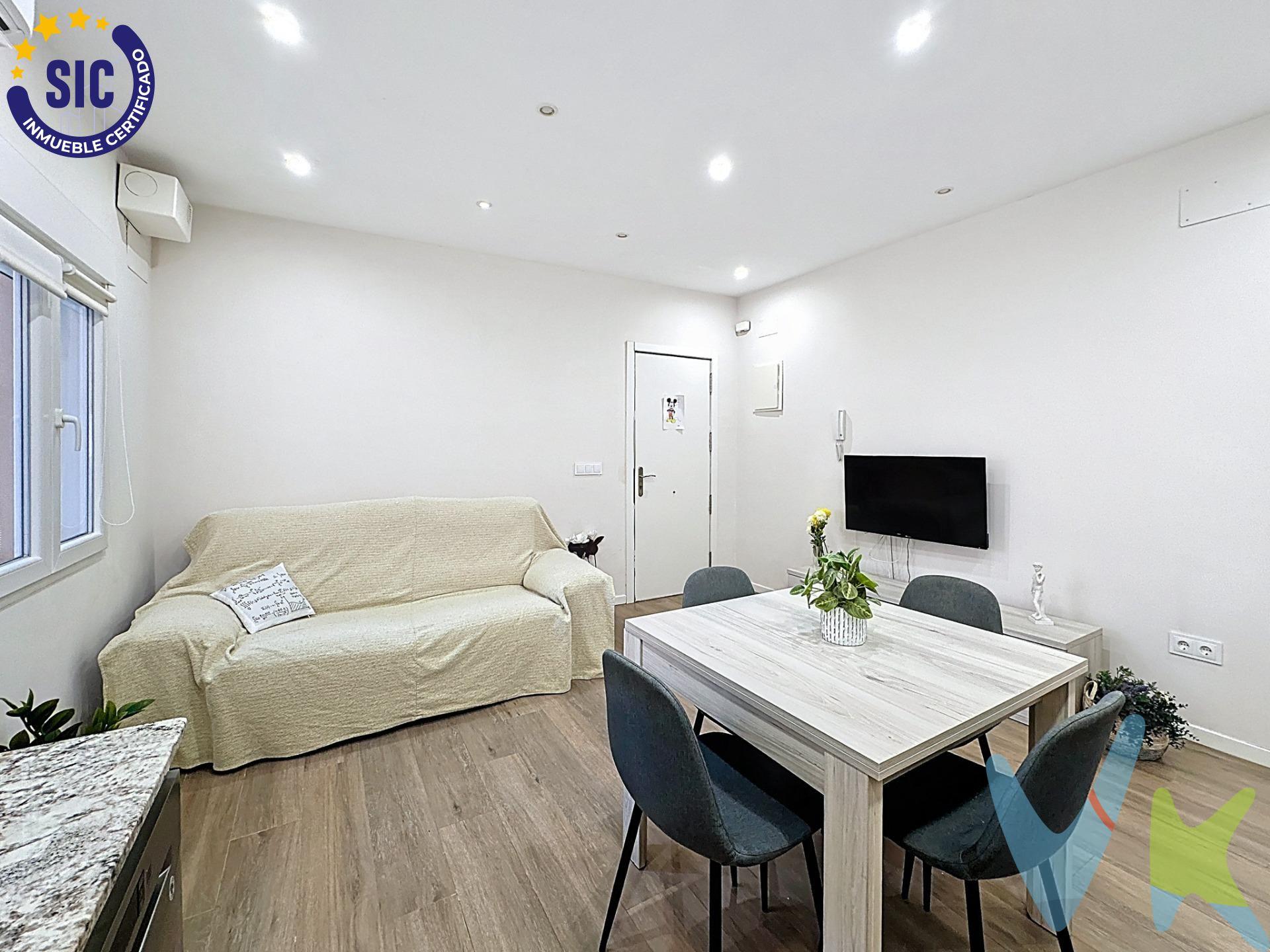 Piso en venta ALQUILADO como alquiler temporal para estudiantes (11 meses)– C/ Cardenal Benlloch 80. Atención inversores! Oportunidad con ingresos asegurados desde el primer día, en plena zona universitaria. Se vende bajo recién reformado, con una distribución práctica y funcional que aprovecha al máximo cada metro. La vivienda cuenta con 76 m² y dispone de:. 3 habitaciones amplias, amuebladas con cama, mesa de noche, escritorio y armario. 2 baños completos. Salón-comedor con aire acondicionado, integrado a una cocina totalmente equipada. Reforma reciente con acabados modernos, lo que permite entrar a vivir o seguir alquilando sin necesidad de realizar obras. Actualmente el piso se encuentra alquilado, lo que lo convierte en una excelente oportunidad de inversión con rentabilidad inmediata y gran potencial por la alta demanda en la zona universitaria. Fantástica ubicación, rodeada de todo lo necesario para el día a día: transporte público, comercios, supermercados y a pocos minutos de la universidad. Este piso reúne ubicación, rentabilidad y comodidad. ¡No dejes pasar la oportunidad de hacerlo tuyo!. Contacta con nosotros hoy mismo y te daremos toda la información que necesitas!. VENTA:. PVP 279.000€.  Gastos e impuestos no incluidos en el precio. La compra conlleva impuestos y gastos de formalización para el comprador. A título orientativo se informa que en segundas transmisiones el  ITP  con carácter general en  Valencia  es del  10%, pudiendo existir otros tipos impositivos atendiendo a  las circunstancias  personales del comprador u otras circunstancias previstas legalmente. Base imponible del impuesto el mayor valor entre el precio de compraventa, la tasación o el valor de referencia catastral. En cuanto a los gastos de  notaría y registro, en su caso,  suelen oscilar aprox; entre 1,5% y 2,5% (aranceles variables según precio, n.º de copias y complejidad). El comprador elige notario. Si el comprador precisase de  hipoteca: tasación, condiciones y costes bancarios serán según entidad elegida por el comprador, así como los gastos de gestoría, y cualesquiera otros gastos inherentes a la formalización de la compraventa que legalmente correspondan a la parte compradora, salvo pacto expreso en contrario con el vendedor. El consumidor tiene,  conforme a la normativa vigente, a su disposición información y documentación adicional relativa al inmueble y condiciones de la compraventa, que podrá ser consultada en C/Joaquín Costa 4, bajo 46005 Valencia o urbe2@remax.es. Honorarios de mediación inmobiliaria a cargo del  COMPRADOR: (3% del precio final de venta más IVA (21%), salvo otro pacto.); y  de VENDEDOR (según acuerdo con el mismo). . Se informa al consumidor que la agencia actúa como intermediaria inmobiliaria en la operación, estando cualquier eventual compraventa y sus condiciones sujeta a la aceptación expresa del propietario-vendedor y a la posterior formalización del correspondiente contrato.