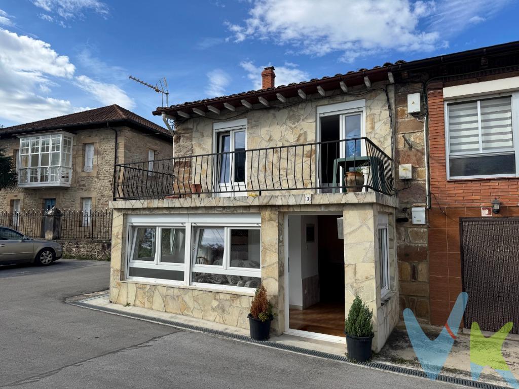 Tranquilidad y encanto en el corazón de Cantabria. Si sueñas con vivir en un lugar tranquilo, rodeado de montañas y aire puro, esta casa en Santa Olalla, Molledo, te cautivará. Adosada solo por una parte, esta propiedad es el refugio perfecto para quienes buscan un ambiente rural sin perder la cercanía con las conexiones principales. La casa ofrece 4 habitaciones, una de ellas ubicada en el cálido ático, ideal como refugio personal o para invitados. Las habitaciones son amplias y luminosas, y dos de ellas cuentan con acceso directo a una terraza privada, perfecta para relajarse, leer o simplemente disfrutar de la serenidad del entorno natural. Además, esta propiedad tiene una cuadra con pajar, que conserva el auténtico carácter cántabro de la vivienda y brinda un espacio extra versátil: puedes darle un uso tradicional o transformarlo en un taller o espacio de almacenamiento. Con una despensa amplia y un baño completo con ducha, esta casa ofrece un estilo de vida cómodo en una ubicación privilegiada dentro del pueblo. Se encuentra cerca de la carretera general y la autovía, lo que facilita la conexión con poblaciones vecinas y servicios. Las ventanas de la vivienda son de PVC, actualizadas hace poco tiempo. . Detalles destacados:.     4 habitaciones llenas de luz, una en el ático.     Terraza privada accesible desde dos habitaciones.     Baño completo con ducha.     Cuadra con pajar de uso flexible.     Amplia despensa.     Bien comunicada, con acceso a carretera general y autovía.     Vistas a la montaña en un entorno de paz absoluta. Gastos de la transacción: . Compra sujeta al Impuesto de Transmisiones Patrimoniales. El adquiriente se hará cargo del coste de la escritura y su inscripción en el Registro de la Propiedad.