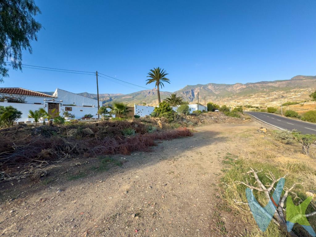 *Se Vende Terreno Rústico en Arafo* 🌿. Oportunidad única de adquirir un hermoso terreno rústico, ideal para aquellos que buscan un espacio natural y tranquilo. Se trata de dos parcelas separadas con un total de 9.286 m², ubicadas en la carretera La Hidalga, en la hermosa localidad de Arafo. 🔹 *Características:*. - Superficie total: 9.286 m² (dos parcelas). - Ubicación: Carretera La Hidalga, Arafo. - No es edificable, ideal para uso agrícola, recreativo o como inversión. - Entorno natural y tranquilo, perfecto para desconectar y disfrutar de la naturaleza. 🔹 *Oportunidades:*. - Ideal para cultivo, huertos o actividades al aire libre. - Espacio para disfrutar de la tranquilidad y la belleza del paisaje canario. 📞 Para más información o concertar una visita, no dude en contactar. ¡No dejes pasar esta oportunidad de adquirir un trozo de naturaleza en el corazón de Arafo! 🌳. Datos meramente informativos sin valor contractual. Impuestos y gastos de transmisión no incluidos en el precio de venta. 