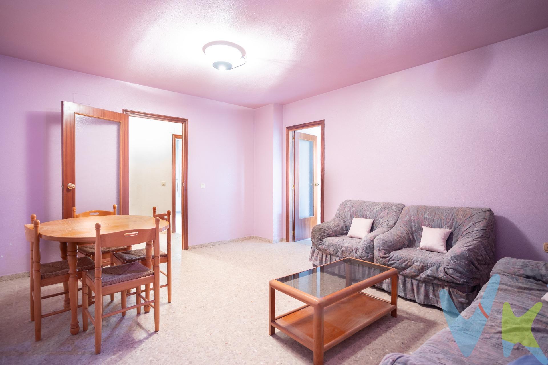 Piso en venta en ZONA PRIVILEGIADA DE VILLAVIEJA. ¡Oportunidad única! Se vende  piso en una de las mejores zonas de Villavieja, en un entorno natural incomparable, al lado de la montaña y con VISTAS COMPLETAMENTE DESPEJADAS. Ideal para quienes buscan TRANQUILIDAD, COMODIDAD, Y UNA CONEXION DIRECTA CON LA NATURALEZA. . Esta amplia vivienda cuenta con tres dormitorios espaciosos, perfectos para el descanso y la privacidad de toda la familia. Además, dispone de dos baños completos, diseñados para mayor funcionalidad y confort. La cocina independiente es ideal para quienes disfrutan de cocinar con espacio y organización, permitiendo una distribución cómoda y eficiente. El salón, por su parte, es muy luminoso. Otra gran ventaja de este piso es que INCLUYE UN GARAJE INDEPENDIENTE de aproximadamente 20 metros cuadrados,  ofreciendo seguridad y comodidad para estacionar tu vehículo sin preocupaciones. Su ubicación privilegiada en Villavieja lo convierte en el hogar perfecto para quienes buscan calidad de vida en un entorno tranquilo, pero sin renunciar a las comodidades del día a día. No dejes pasar esta oportunidad y ven a visitarlo. ¡Te encantará! 🏡🌳✨. La descripción y los datos del presente inmueble tienen carácter meramente informativo y en ningún caso contractual. En el precio de la vivienda no están incluidos los honorarios de agencia, gastos de compraventa y/o financiación. Por mandato expreso del propietario, comercializamos este inmueble en exclusiva compartida, lo que garantiza un servicio de calidad, un trato fácil y personalizado, una gran difusión en nuestras redes compartidas y sin interferencias de terceros. Por este motivo se ruega no molestar al propietario, a los ocupantes de la propiedad, a los vecinos o conserjes del edificio si los hubiera. Si eres una agencia, llámanos colaboraremos contigo. . Muchas gracias. 