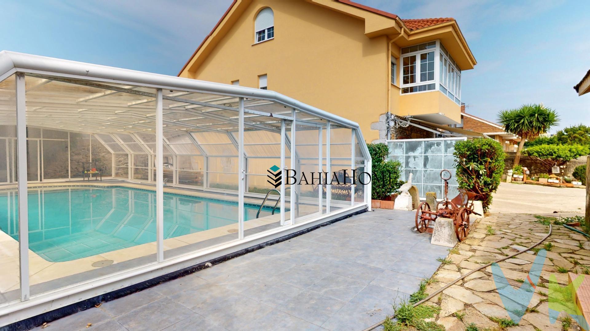 Descubre este excepcional chalet en la codiciada zona de Valdenoja-La Pereda, a tan solo unos minutos de la hermosa playa del Sardinero. Con una generosa superficie construida de 416 m² ,dentro de una parcela que abarca los 938 m². La casa cuenta con cuatro amplias habitaciones dobles 🛌, perfectas para disfrutar del descanso; además tiene cuatro baños completos 🚽🛁 que garantizan funcionalidad y privacidad. Esta propiedad es el hogar ideal para familias que buscan comodidad y lujo. . La joya de esta vivienda es su magnífica piscina cubierta 🌊🏊‍♂️, diseñada para aprovechar al máximo cada temporada. Imagina relajarte junto a tu familia o amigos durante todo el año sin importar las inclemencias climáticas. El inmueble también ofrece un acogedor salón con chimenea 🔥 donde podrás crear momentos inolvidables. Además cuenta con un piso independiente totalmente equipado ideal para visitas. El garaje tiene capacidad suficiente para dos coches 🚗🚙 mientras disfrutas de vistas despejadas desde diversas áreas exteriores como terrazas 👩‍🌾🍃 ideales para tus reuniones sociales o simplemente descansar bajo el sol. Ubicada cerca de servicios esenciales: colegios, universidad, supermercados, centros de salud 🎓👶🏼,y opciones excelentes en transporte público 🚍📦 , hacen aún más atractiva esta oportunidad única en Santander. No dejes pasar esta oportunidad. Contáctanos para mas información y concertar una visita.