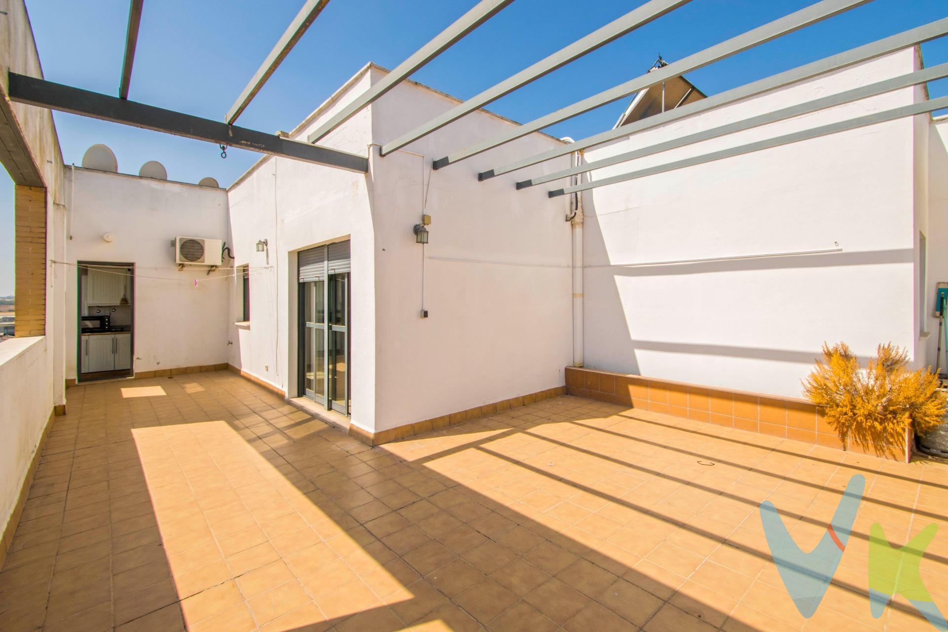 Espectacular ático de RENTA LIBRE con gran TERRAZA de 48.89m2, PISCINA COMUNITARIA, PLAZA DE GARAJE y TRASTERO!!. Tiene 56.68m2 útiles con una estupenda distribución, el hall de entrada nos da paso a una bonita cocina independiente, amueblada y con salida a su espectacular terraza, en la que podrás disfrutar de agradables veladas con la familia y amigos y de unas vistas panorámicas. Amplio y acogedor salón desde el que también accedemos a la terraza. Dos amplios dormitorios con armario empotrado y un cuarto de baño completo con bañera. Solería de mármol y gres, puertas de madera, ventanas de aluminio lacado y preinstalación de climatización central. Situado en la planta quinta de un edificio con ascensor. Vivienda de Renta Libre. Ponte en contacto con nosotros y te acompañamos a visitarlo!!. Informamos a nuestros clientes compradores que el precio de venta no incluye lo siguiente: Honorarios de la agencia inmobiliaria, Impuestos (I.T.P., I.V.A. o A.J.D., en su caso) ni otros gastos de la compraventa (gastos de Registro de la Propiedad, Notaría, Gestoría ni de posible Financiación). Documento D.I.A. a disposición del consumidor según Decreto 218/2005 Junta de Andalucía. . . . 