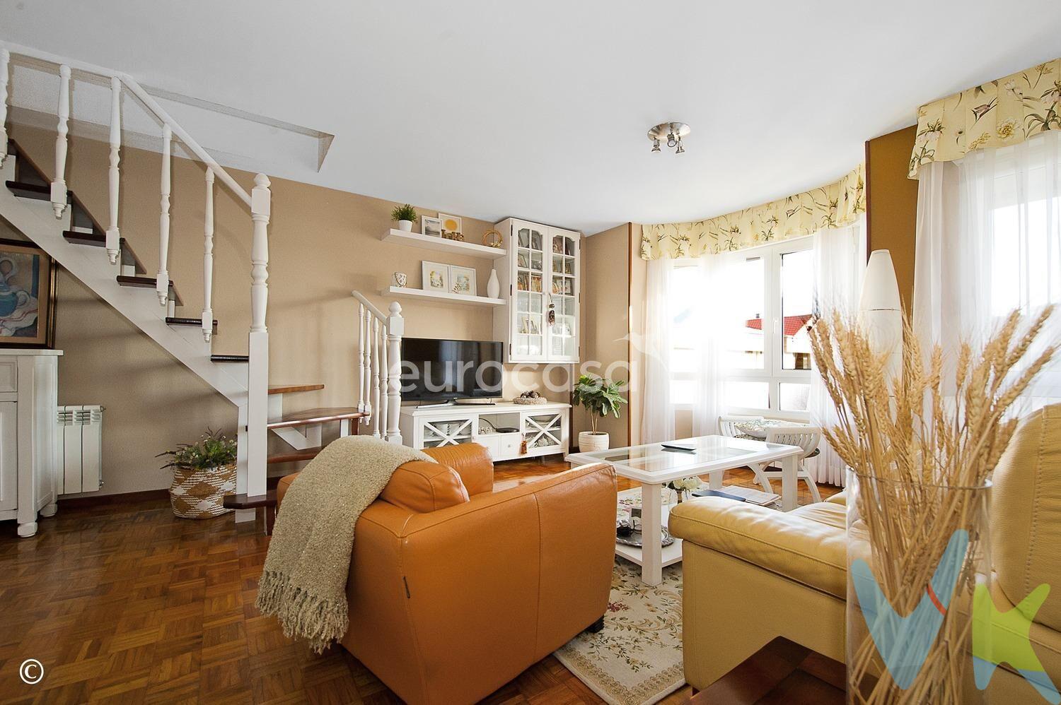 ¡Vive en el hogar que siempre has soñado!. Descubre este acogedor y luminoso inmueble ideal para toda la familia, distribuido en dos plantas unidas por una cómoda escalera. Ubicado en una zona tranquila, con zonas verdes muy próximas, cerca de colegios y con fácil acceso a la autovía, es el lugar perfecto para disfrutar de la comodidad y el bienestar de todos los miembros de tu hogar. Dispone de una orientación este que garantiza luz natural durante la mañana y, a su vez, crea un ambiente cálido y acogedor. El inmueble se encuentra en perfecto estado de conservación listo para mudarse. Ven, acompáñame, vamos a conocer su distribución. En la planta baja disfrutareis de una moderna cocina, baño con plato de ducha, dos habitaciones con armarios empotrados y, finalmente, un amplio salón-comedor con escaleras de acceso a la planta superior. Una vez aquí, descubriréis dos acogedoras habitaciones y un baño adicional, creando un espacio privado y funcional. En el precio está incluido garaje privado por lo que no tendréis problemas de aparcamiento al llegar a casa. El edificio, reformado recientemente su tejado y fachada, se encuentra ubicado en una urbanización con zonas ajardinadas y espacio de juego para niños, pensada para que disfrutes del aire libre y el bienestar familiar. ¿Vas a dejar pasar esta oportunidad? ¡Haz de este hogar tu nuevo lugar de vida!. 
