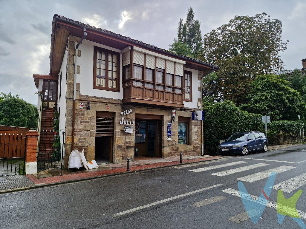 Céntrico local ubicado en la principal calle de Molledo. Una oportunidad para desarrollar un negocio con influencia sobre una población estable de más de 2.000 habitantes, que demanda servicios de múltiples características. El local, con una superficie útil de 164 m², ocupa la totalidad de la planta baja del edificio, a pie de calle, en zona con alto tránsito peatonal y de vehículos de todos los municipios del Valle de Iguña. Actualmente sus 174 m² construidos están distribuidos en 80 m² de zona de tienda, 51 m² de almacén y un amplio cuarto de baño. Después de veinticinco años, se alquila debido a cese de actividad por jubilación. El local está dedicado hasta ahora a bazar, en el que se ofrecen todo tipo de servicio (papelería, regalos, floristería-jardinería, ferretería, copistería, loterías y apuestas, etc.). Gastos de la transacción:. El inquilino deberá hacerse cargo del 50% del seguro de Garantía de alquiler . 