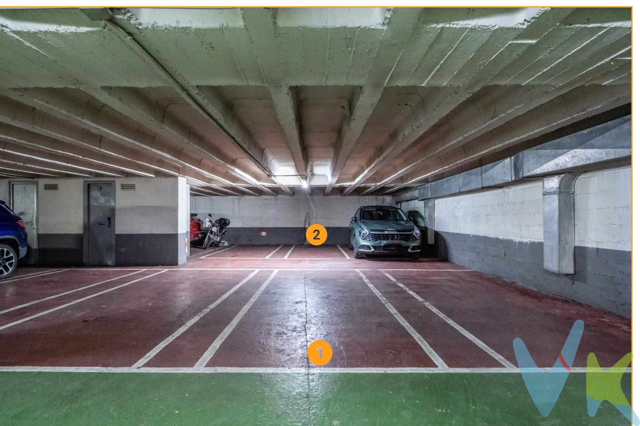 Plaza de garaje doble en venta en Plaza San Francisco: Olvídate de buscar aparcamiento junto a la Universidad. Si vives, trabajas o te mueves habitualmente por la zona de la Universidad de Zaragoza, sabes perfectamente que encontrar un hueco para aparcar es, todos los días, una misión casi imposible. Vueltas interminables, pérdida de tiempo, multas de zona azul y el estrés de llegar siempre tarde. ¿Y si pudieras borrar todo eso de un plumazo?. Te ofrecemos una oportunidad única e inusual en el mercado actual: una plaza de garaje doble en plena Plaza San Francisco, con un cómodo y directo acceso desde la Calle Pedro Cerbuna. Un privilegio de ubicación en el corazón neurálgico del sector Universidad. ¿Por qué esta plaza es una oportunidad que no puedes dejar escapar?. Capacidad doble (Un lujo escaso): Olvídate de las plazas minúsculas donde apenas abre la puerta. Al ser una plaza doble, cuentas con el espacio idóneo para aparcar dos vehículos con comodidad, o destinar el espacio para un coche grande y varias motocicletas o bicicletas. Ubicación estratégica e imbatible: Situada con acceso por la emblemática calle Pedro Cerbuna, estarás a escasos metros del campus universitario, hospitales, colegios y la parada del tranvía. Todo a mano. Seguridad y comodidad total: Protege tus vehículos de las inclemencias del tiempo, los arañazos de la calle y el vandalismo. Ganarás en tranquilidad y revalorizarás tus coches. El imán perfecto para inversores inteligentes. Las plazas de garaje en esta zona son uno de los activos inmobiliarios más rentables, estables y con menos costes de mantenimiento que existen. La demanda de alquiler aquí es masiva y constante durante todo el año:. Profesores y personal de la Universidad de Zaragoza. Estudiantes de fuera que traen coche. Residentes de fin de semana o trabajadores del sector sanitario cercano. Puedes utilizar una plaza para ti y alquilar la otra, o rentabilizar ambas de manera inmediata. Es una inversión con riesgo prácticamente cero y alta liquidez. No dejes que se te adelante otro vecino o inversor. El espacio en San Francisco es limitado y una plaza doble con este acceso vuela. ¡Contacta ahora y ven a verla!. ** Precio y Gastos:. En el precio de venta publicado no se  incluyen los impuestos legalmente establecidos ni gastos derivados de la compraventa y de la inscripción del inmueble (I.T.P., Notaría y Registro de la Propiedad)