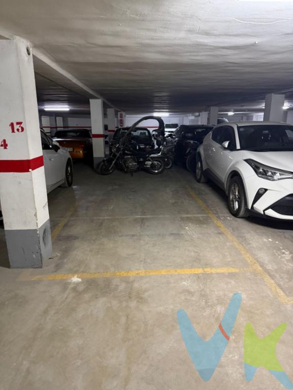 **Oportunidad de Inversión en Benimaclet: Amplio Garaje en Venta**Nos complace presentarles una magnífica oportunidad en el barrio de Benimaclet, este práctico garaje en venta combina ubicación privilegiada con funcionalidad, ideal tanto para uso personal como para inversión.Con un total de 16,28 metros cuadrados (medidas útiles aproximadas de 2.45 x 6.25 m), el garaje ofrece un espacio generoso que se puede adaptar a diversas necesidades. Perfecto para proteger su vehículo de las inclemencias del tiempo. La entrada amplia y de fácil acceso facilita maniobras y garantiza un uso cómodo y práctico en el día a día. El acceso al garaje es cómodo, cuenta con dos entradas (una por emilio baró y otra por calle masquefa).La venta de este garaje representa una excelente oportunidad tanto para particulares como para inversores. Actualmente, la zona de Benimaclet es conocida por su constante revalorización gracias a la demanda creciente de inmuebles, asegurando que este bien mantenga su valor en el tiempo. Adicionalmente, se encuentra en una zona con una notable escasez de aparcamientos, lo que incrementa su atractivo y potencial de rentabilidad.Este garaje no solo es una compra práctica, sino también una inversión estratégica en uno de los barrios más populares de Valencia. Dada su ubicación y características, la oferta actual representa un excelente valor por su precio. No pierda la oportunidad de adquirir un inmueble que ofrece tanto utilidad directa como potencial de negocio futuro.¡Esperamos su visita para mostrarle todo lo que este garaje tiene para ofrecer!-------Agencia Registrada con el Nº 2960 en el Registro Obligatorio de Agentes Inmobiliarios de la Comunitat Valenciana, según el DECRETO 98/2022, de 29 de julio, del Consell, por el que se regula el Registro de Agentes de Intermediación Inmobiliaria de la Comunitat Valenciana.    La documentación del inmueble ha sido revisada y estimamos que reúne todos los requisitos necesarios para ser comercializado.    El precio del inmueble no incluye los honorarios de la agencia que ascienden a 1.000 EUR + IVA, ni los gastos de notaría y registro de la propiedad (que están sujetos a aranceles y varían dependiendo del precio de escrituración), ni los impuestos (que en la Comunitat Valenciana varían dependiendo del precio del inmueble y de las características personales del comprador)  Las medidas aquí expuestas han sido obtenidas del Catastro.    El anuncio no es vinculante, puede contener errores.    ¿Tienes alguna duda? Consúltanos.    ***    Los vendedores han confiado en este equipo para gestionar la venta del inmueble de forma exclusiva. Como no puede ser de otra forma, garantizamos un servicio de calidad, actuando en todo momento de forma transparente, ética y profesional. Así pues, se ruega la no interferencia de terceros, y sobre todo, no molestar a los propietarios, a los ocupantes del inmueble o a los vecinos. Muchas gracias por tu comprensión.