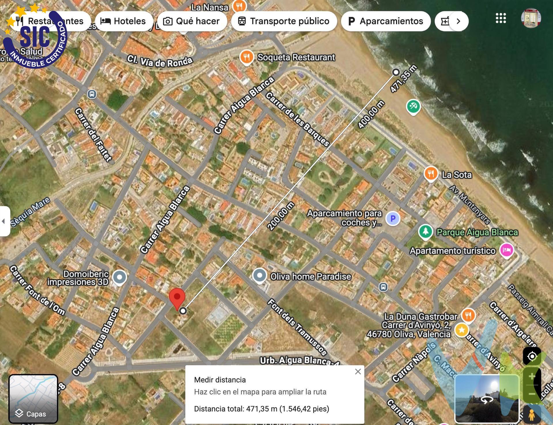 ¡Oportunidad única en Aigua Blanca!. Descubre este excepcional solar ubicado en la urbanización Aigua Blanca IV SUR:. Parcela edificable a solo 400 metros de la arena. Entorno para construir. Viviendas Aisladas, un entorno exclusivo que combina tranquilidad, vistas inigualables y una planificación urbana de alta calidad. Este solar es ideal para desarrollar proyectos residenciales en un ambiente único, rodeado de naturaleza y con todas las comodidades y servicios a un paso. Características destacadas:. Ubicación privilegiada: Situado en Aigua Blanca, una urbanización diseñada para viviendas aisladas, que garantiza privacidad y un entorno natural. Entorno de calidad: Disfruta de amplias zonas verdes, una planificación moderna y un espacio pensado para el bienestar de sus residentes. Proyección de futuro: Perfecto tanto para inversores como para quienes buscan construir su hogar en un entorno exclusivo y con excelentes comunicaciones. No dejes pasar esta oportunidad de invertir en un solar con gran potencial en una de las urbanizaciones más demandadas. Contáctanos para más información y para concertar una visita. Solar en Oliva zona Platja de Oliva, 630 m. superficie parcela. Edificable con coeficiente de 0,410%; ocupación de parcela del 50%. Planta baja + 2 plantas altas. Altura a cornisa  de 8,50 m. Extras: playa, soleado, costa, urbanización, vistas despejadas. . 