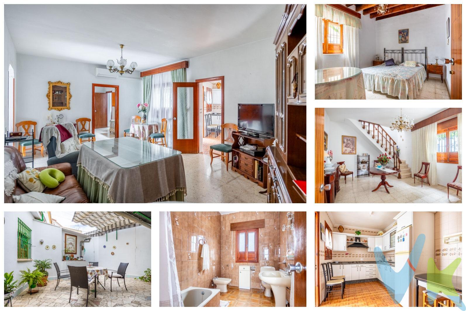 Casa de pueblo adosada en Valencina de la Concepción (Sevilla). Magnífica casa de pueblo adosada situada junto al Ayuntamiento, ideal para familias que buscan amplitud, comodidad y la tranquilidad de vivir a un paso de Sevilla. La vivienda cuenta con un acogedor salón, una amplia cocina independiente,  cuatro dormitorios, dos de ellos en planta baja, y dos baños completos. El exterior dispone de un agradable patio privado, perfecto para reuniones familiares, zona de juegos o momentos de relax al aire libre, y un práctico trastero que aporta un espacio extra de almacenamiento. Además, la propiedad ofrece azotea transitable ideal para disfrutar del buen clima durante todo el año. Ubicada en una de las localidades más demandadas del Aljarafe sevillano, la vivienda se encuentra a tan solo 12-15 km del centro de Sevilla, lo que supone aproximadamente 15-20 minutos en coche, permitiendo disfrutar de la tranquilidad de un entorno residencial sin renunciar a la cercanía de todos los servicios de la capital. Una excelente oportunidad para quienes buscan una vivienda espaciosa, bien comunicada y con el encanto de las casas tradicionales de pueblo. En cumplimiento de las obligaciones de información previstas Disp. final 3ª de la Ley 10/2025, de 28 de diciembre, de servicios de atención a la clientela y transparencia, así como en la normativa sectorial vigente, y RD 218/2005 de Inf. de la Junta de Andalucía, el precio indicado no incluye los gastos e impuestos inherentes a la adquisición, los cuales se desglosan estimados o con posibilidad de calcularlos a continuación; los gastos más ajustados serán dados en el D.I.A. en la visita a inmuebles, o antes. *Gastos de Notaría: La Minuta se calculará según al arancel notarial oficial: Anexo I, del Real Decreto 1426/1989, de 17 de noviembre. Enlace: notariared.com/calculadora-gastos-compra-vivienda/. *Gastos de Registro de la Propiedad: La inscripción se facturará según el arancel oficial: ANEXO I, del Real Decreto 1427/1989, de 17 de noviembre. Igual enlace anterior. *Gastos de Gestión (Gestoría): Los honorarios por la tramitación administrativa, liquidación de impuestos e inscripción registral ascienden de forma estimativa a [363 € aprox.] (IVA incluido), aunque depende de cada caso, y su dificultad. *Honorarios Agencia del Vendedor: incluidos en el PVP. *Honorarios Agencia del comprador: La agencia prestará los servicios de información, asesoramiento y acompañamiento previstos en el Encargo de Servicios y en el D.I.A. Si solicita servicios adicionales o personalizados, sus honorarios serán informados previamente, de forma individualizada y por escrito, conforme a la libertad de pactos y a la normativa vigente. *Si necesita Financiación, su banco le informará. *Impuesto sobre Transmisiones Patrimoniales (ITP): Se aplicará el tipo impositivo vigente en Andalucía (generalmente el 7%, sin perjuicio de tipos reducidos del 6%. 3,5%, etc, aplicables según las circunstancias personales del comprador o las características del inmueble). El impuesto se devenga sobre el superior entre: 1.- Valor de Referencia de Catastro; y 2.- Precio de venta. Puede calcular su situación personal en el portal oficial de la A.T. de Andalucía. enlace: juntadeandalucia.es/organismos/economiahaciendayfondoseuropeos/areas/tributos-juego/tributos/paginas/impuestos-cedidos-transmisiones.html. 