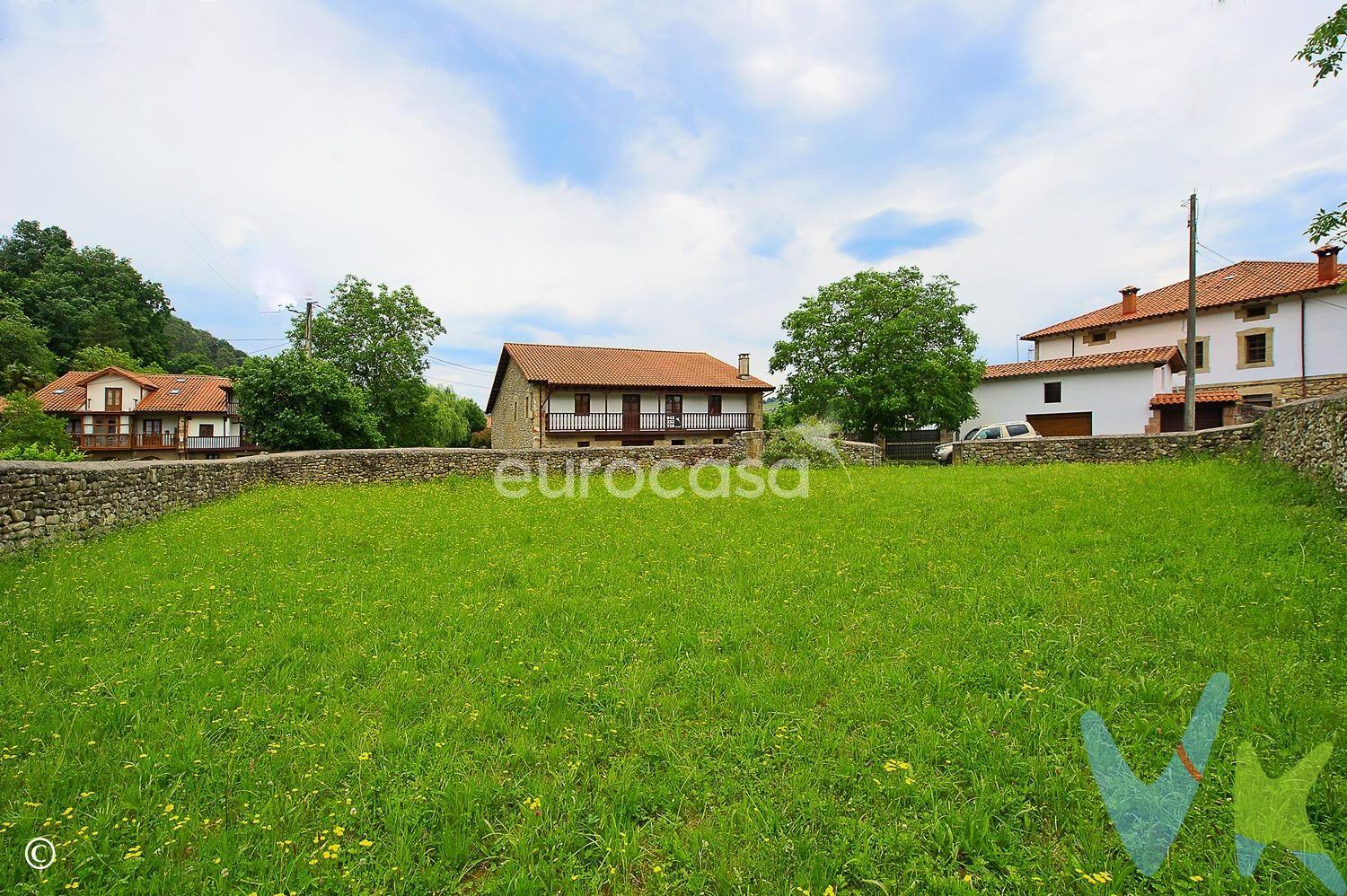 TERRENO EN CORVERA DE TORANZO. Este terreno, situado en pleno corazón de Corvera de Toranzo y con una superficie de 620 m2 te ofrece una oportunidad única para construir tu propio sueño. Perfectamente delimitada por un recio muro de piedra, que te brinda la privacidad y seguridad que buscas en un entorno tranquilo y pintoresco. Su edificabilidad del 0,70%, te permite tras cumplir con los requisitos de las normas urbanísticas de la zona, crear una impresionante edificación de hasta 10 metros de altura con tres plantas con lo que las posibilidades para su uso tanto residencial como para alojamiento hostelero son impresionantes. Además, Corvera de Toranzo es una ubicación privilegiada, con fácil acceso a servicios, tiendas y transportes. Disfruta de la tranquilidad del campo y de la vida rural. El futuro está en tus manos. Aprovecha esta oportunidad para materializar tus ideas y proyectos. 