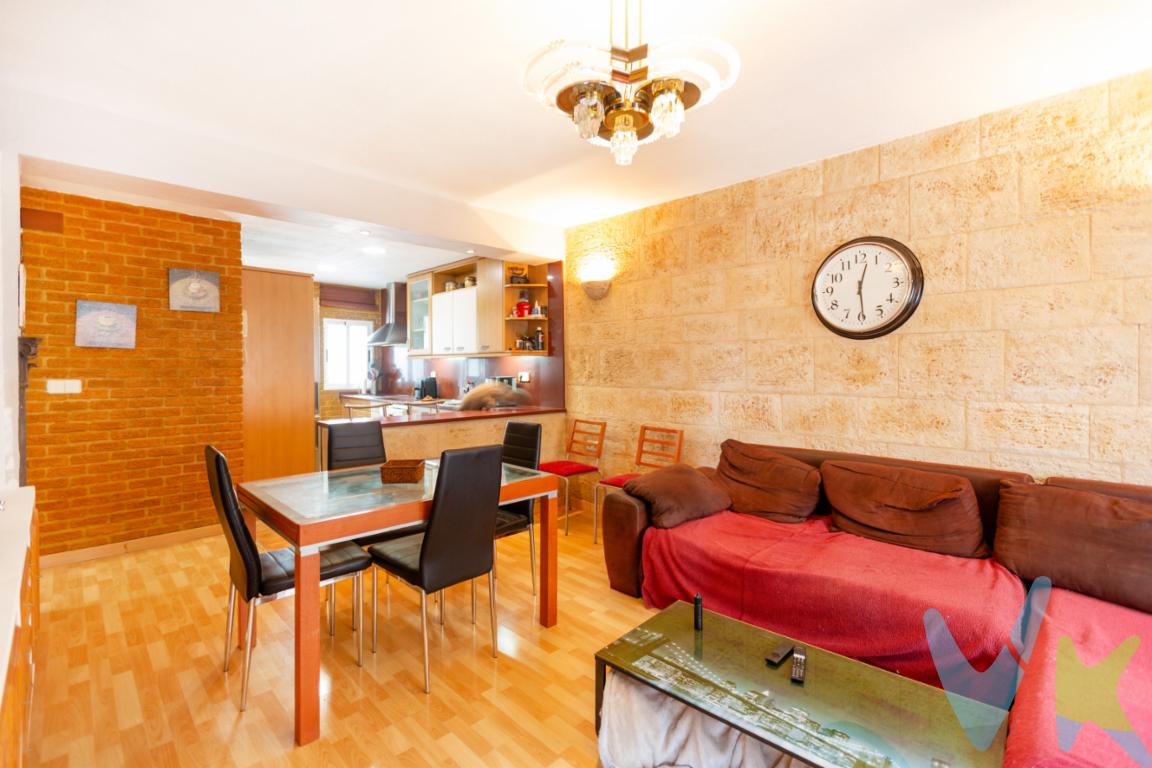 ¡Vivir cerca de Valencia nunca fue tan cómodo y rentable! Este espacioso piso de 4 habitaciones en Mislata combina todo lo que buscas: amplitud, tranquilidad y una excelente ubicación con alta demanda.Situado en una zona estratégica, a solo minutos del centro de Valencia, disfrutarás de excelentes conexiones en metro, autobús y acceso rápido a principales vías. Ideal para quienes desean estar cerca de la ciudad sin renunciar al confort de un entorno residencial.Mislata destaca por su calidad de vida, seguridad y todos los servicios al alcance: supermercados, colegios, centros médicos, parques, zonas verdes y comercios. Una opción perfecta tanto para familias que buscan espacio y tranquilidad, como para inversores que saben identificar una ubicación con alta rentabilidad y revalorización garantizada.__________________  Nuestro servicio con cada uno de nuestros clientes es en exclusividad, por lo que nosotros le garantizamos un servicio de calidad y sencillo sin interferencias de terceros, nuestra inmobiliaria trabaja con exclusividad compartida, por lo que estaremos encantados de colaborar con cualquier agencia o particular que esté interesado en el inmueble. Por ese motivo, se ruega no molestar al propietario o inquilinos de la propiedad. Si usted es un posible cliente o agente inmobiliario, interesado en esta propiedad, no dude en llamarnos a nosotros, estaremos encantados de colaborar. El precio indicado no incluye los honorarios de intermediación inmobiliaria, que deberán ser abonados por el comprador de forma independiente.
