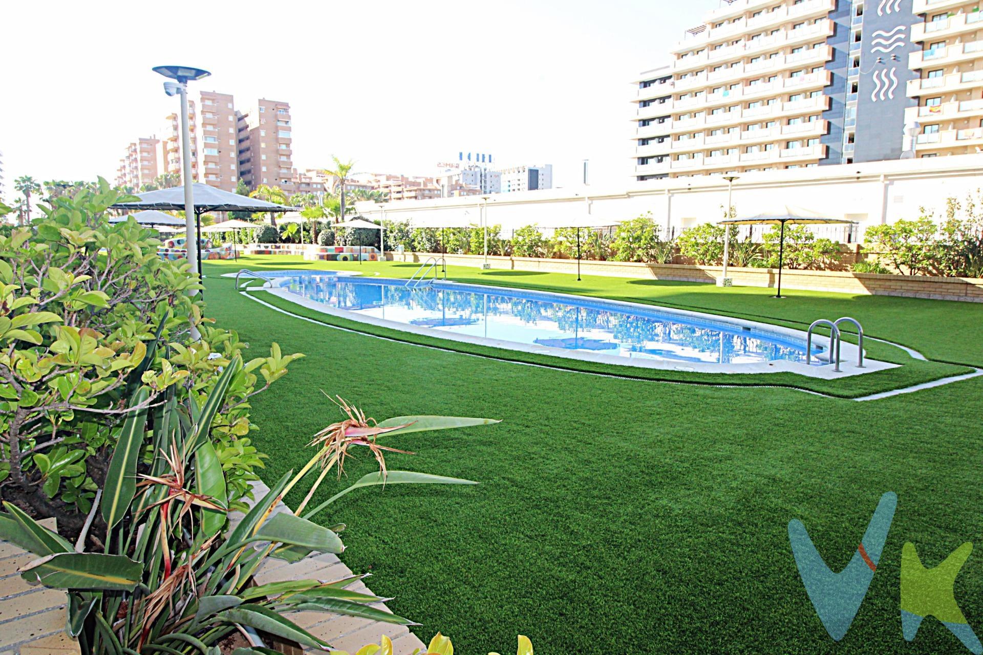 Descubre este encantador apartamento ubicado en Oropesa del Mar, dentro de la prestigiosa zona de Marina D'Or. Con una superficie construida de 70 m² y útil de 54 m², esta propiedad se encuentra en perfecto estado y orientada al sur, lo que garantiza luminosidad durante todo el día. Ideal para familias o parejas, cuenta con dos habitaciones dobles y dos baños completos. Disfruta de momentos inolvidables desde su terraza privada de 9 m² con vistas a la piscina comunitaria. A tan solo 500 metros del mar, estarás cerca no solo del sol y la playa sino también rodeado por servicios esenciales como supermercados y transporte público, etc.. Este atractivo inmueble incluye además parking privado, acceso a una hermosa piscina común perfecta para relajarse durante los meses cálidos; trastero adicional ideal para almacenar bicicletas u otros accesorios; zonas infantiles ideales para niños; así como amplias áreas verdes adornadas con árboles que aportan un entorno natural agradable. Si decoración moderna, completa cada rincón haciendo que puedas comenzar tu vida aquí sin necesidad alguna de reformas ni trabajos adicionales: ¡listo para entrar a vivir! No pierdas esta oportunidad única valorada estratégicamente por su ubicación privilegiada entre ocio familiar e infraestructura necesaria. A pie de playa, Marina d'Or – Ciudad de Vacaciones, y dentro sus 500.000 metros cuadrados de zonas verdes y ajardinadas, ofrece 24.000 metros cuadrados de césped natural en primera línea, ideales para tus vacaciones con niños y una alternativa perfecta al resto de playas de arena del complejo. Esta zona verde, está equipada con kioscos de playa, zona náutica y jardines, hacen las delicias de niños y mayores. Las playas Morro de Gos y Amplàries, conforman la línea de costa de Marina d'Or Ciudad de Vacaciones y están equipadas, en la época estival, de puesto de Cruz Roja y categoría de playa accesible. Su calidad de servicios queda certificada con la ISO 14001 y Q de Qualitur. Los metros útiles son aproximados. Este inmueble es en exclusiva, con lo que le facilitamos cualquier información sobre la vivienda. Por este motivo, solicitamos no molesten al propietario, ocupantes de la propiedad, vecinos o conserje de la comunidad. . Muchas gracias por su comprensión. El precio indicado puede sufrir variaciones. En todos los casos los precios expuestos son más impuestos y gastos derivados de la transmisión del inmueble. 
