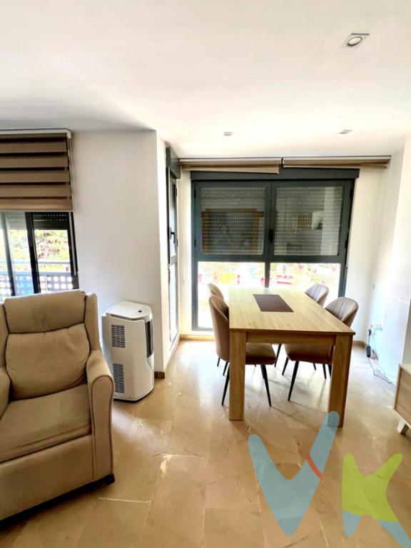 OPORTUNIDAD para INVERSORES o para PEQUEÑAS FAMILIAS en el corazón de Sueca.SE VENDE este encantador PISO ubicado en una zona en plena reordenación urbana y paisajística, a tan solo unos pasos de la Plaza del Ayuntamiento de Sueca.La ubicación es inmejorable, cuenta con excelente conexión mediante paradas de autobús que enlazan Sueca con Alzira (Hospital de la Ribera) y otras localidades cercanas, autobús urbano, que recorre distintos puntos de la ciudad de Sueca y tren de cercanías (Línea C-1 Valencia- Gandía y viceversa).Rodeada de todos los servicios esenciales: Centro de Salud, Farmacias, Entidades Bancarias, Mercado Municipal, Supermercados, Pabellón Deportes, Juzgados, Escuelas, Colegios, Instituto Secundaria, Policía, Puesto de Guardia Civil, AEAT, Hostelería, Piscina Municipal, etc.La vivienda dispone de:2 habitaciones: una doble (interior, con ventana a la terraza) y una sencilla (exterior)Cocina funcional, bien distribuida y con luz naturalBaño amplio y completo, ideal para el día a díaLuminoso salón-comedor exterior, acogedor y con buena ventilaciónTerraza interior pisable, perfecta como zona de lavado o para múltiples usosTrastero incluido, vinculado a la vivienda, para almacenar lo que necesitesEdificio con ascensorEn ALQUILER hasta diciembre 2025.En coche se encuentra a: A 10 minutos de las playas de Mareny de Barraquetes, El Perelló, y Las Palmeras, a 5 minutos de Cullera, a 10 minutos del encantador Faro de Cullera, y a 25 minutos de la ciudad de Valencia.La luminosidad del piso y su distribución inteligente lo hacen muy cómodo y práctico. Es ideal como primera vivienda, como inversión para alquilar, o como pied-à-terre en una ciudad con encanto y excelentes comunicaciones.Sueca destaca por su exquisita gastronomía, con el arroz como protagonista, cultivado en sus extensos arrozales dentro del Parque Natural de l\'Albufera de Valencia. Un lugar ideal para disfrutar de una cocina auténtica que deleita todos los sentidos: desde el aroma embriagador de la flor de azahar de sus naranjos, hasta el color dorado de las espigas de arroz. Por mandato expreso del propietario comercializamos este inmueble en exclusiva, lo que le garantiza el trato directo y eficaz con el asesor que lo gestiona, sin posibles interferencias. Contáctanos para más información Telf: La información en su totalidad ( Fotos, video u otro contenido) es meramente informativo y no contractual, no es vinculante, dado que la información es ofrecida por terceros y puede contener errores.El inmueble esta sujeto a cambios de precio o retirada del mercado sin previo aviso. El precio no incluye el ITP (Impuesto Transmisiones Patrimoniales), y otros gastos de la Compraventa (Notaria, Gestoría, Registro y los Honorarios.