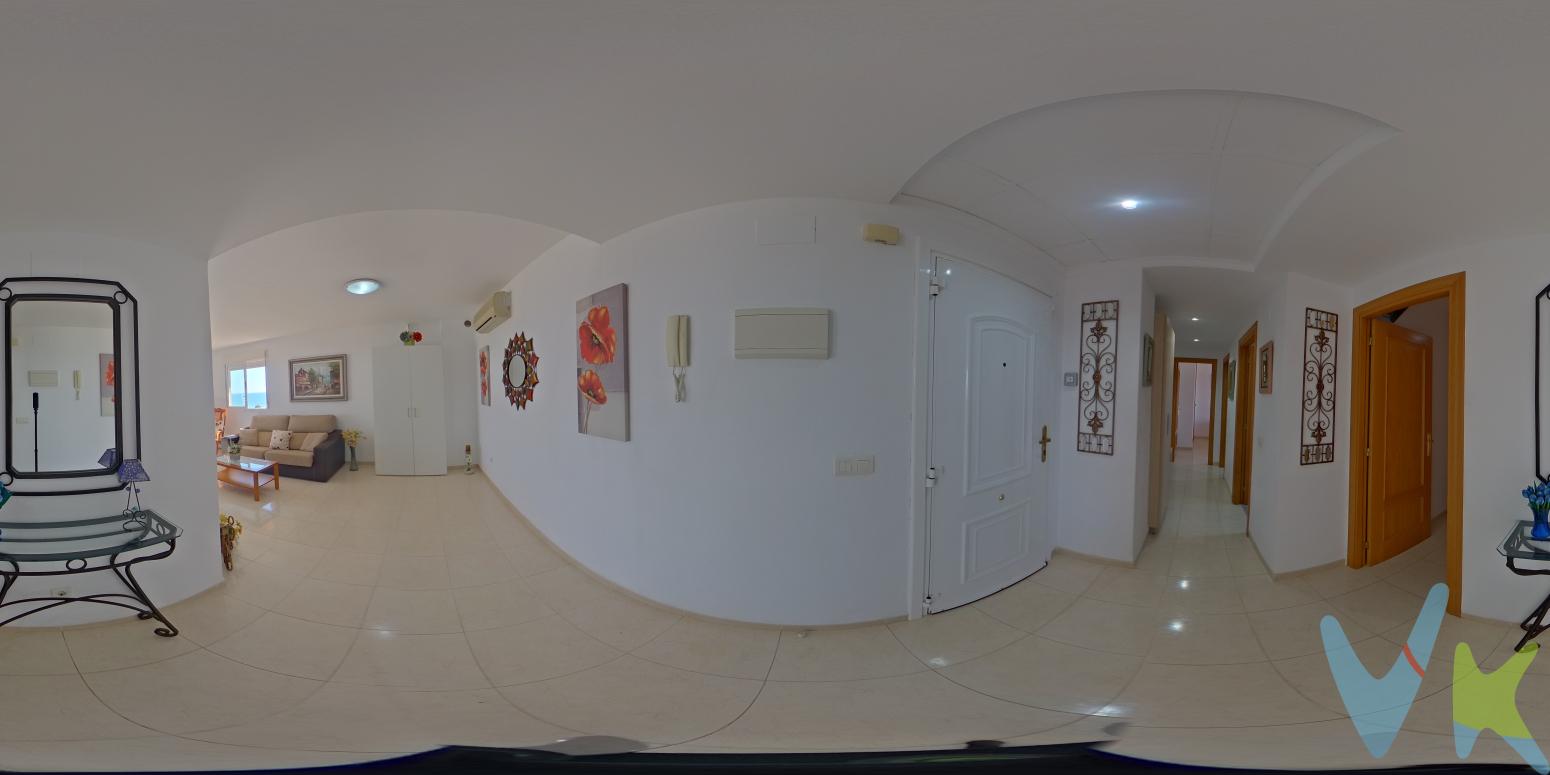  Se presenta una excelente oportunidad inmobiliaria en la preciosa localidad de Oropesa del Mar. En una ubicación privilegiada dentro de la conocida zona de Marina d\'Or, este encantador apartamento, disponible para la venta, ofrece una combinación perfecta de confort y estilo. Con una planta octava que garantiza impresionantes vistas al mar, este apartamento es el lugar ideal para aquellos que buscan un refugio tranquilo junto a la playa.La propiedad cuenta con un total de 153 metros construidos, de los cuales 63 metros son útiles, distribuidos de manera inteligente para maximizar la comodidad y funcionalidad del espacio. El edificio, que data del año 2002, ha sido mantenido con esmero y cuenta con un ascensor que asegura fácil acceso a todas las plantas, facilitando el día a día.Entre las características más destacadas de este inmueble se encuentra su amplia terraza de 90 metros cuadrados, de los cuales 26 están cerrados con carpintería LUMON, un espacio perfecto para disfrutar de las vistas al mar y del clima mediterráneo. Ideal para desayunos al aire libre o cenas bajo las estrellas, esta terraza es un verdadero tesoro en el corazón de Marina d\'Or.El piso ofrece dos habitaciones amplias y luminosas, ideales para un descanso reparador después de un largo día de playa o de actividades en la zona, ademas de dos baños, uno de ellos en suite. La distribución del apartamento se complementa con una cocina completamente equipada y amueblada, incluyendo modernos electrodomésticos que facilitan las tareas cotidianas. La sala de estar, también amueblada, es el lugar perfecto para relajarse, compartir con la familia o recibir amigos.Este maravilloso apartamento cuenta con el privilegio de un garaje, proporcionando un lugar seguro y cómodo para aparcar el vehículo. Además, los residentes podrán disfrutar de una magnífica piscina comunitaria, ideal para esos días calurosos en los que se busca un refrescante chapuzón sin salir de casa.La ubicación del apartamento es inmejorable; con paradas de tren y autobús cercanas que garantizan una excelente comunicación con el entorno y ciudades cercanas, facilitando el transporte para quienes necesitan desplazarse por motivos de trabajo o por simple placer.Vivir en este piso significa disfrutar de un entorno único, rodeado de todas las comodidades que ofrece Marina d\'Or, con sus amplias playas y su animada oferta de ocio y entretenimiento. Resulta una opción perfecta tanto como residencia habitual como para quienes buscan un retiro vacacional de calidad.No pierda la oportunidad de visitar este encantador piso y descubrir por usted mismo todas las ventajas y comodidades que ofrece. Su localización, características y servicios convierten a esta propiedad en una inversión inmejorable, tanto para disfrutar personalmente como para obtener una excelente rentabilidad en el futuro.Este es el momento perfecto para adquirir una propiedad única en una de las zonas más atractivas de la Costa del Azahar. No dude en contactarnos para más información o para concertar una visita y descubrir todo lo que este magnífico apartamento tiene para ofrecerle. Prepárese para enamorarse de su nuevo hogar junto al mar. 