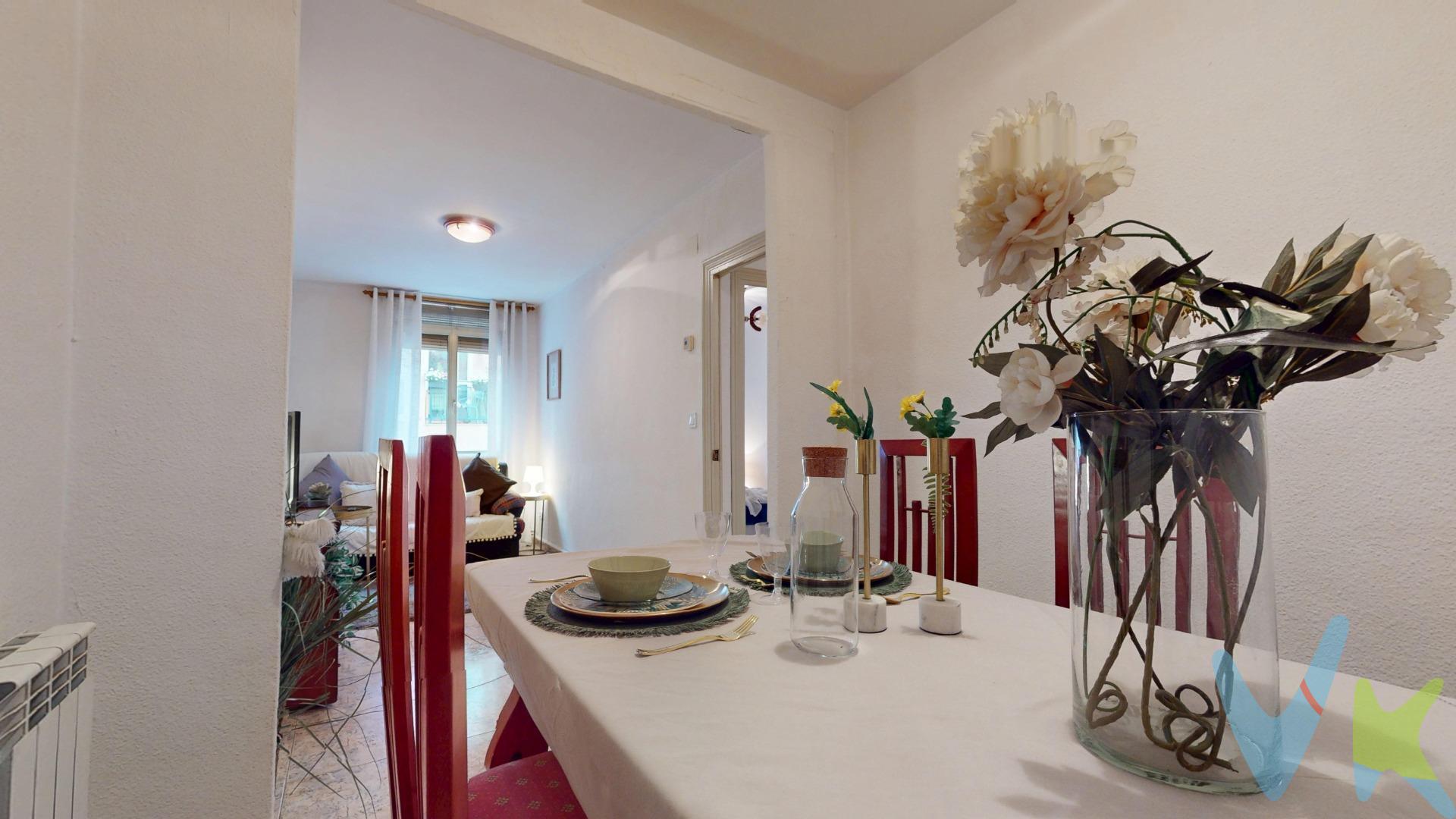 Si buscas una vivienda para diseñarla a tu gusto, este piso es una excelente opción. Ubicado en una zona rodeada de todos los servicios, comercios, transporte y con excelentes comunicaciones, ofrece el equilibrio perfecto entre comodidad y posibilidades. ✨. La vivienda se distribuye actualmente en un dormitorio, un salón con dos ambientes, una espaciosa cocina independiente con galería acristalada y despensas, un baño completo y un hueco adicional de almacenamiento o espacio polivalente. Permite una distribución mucho más actual, pudiendo obtener 2 dormitorios y salón, adaptándose perfectamente a las necesidades de una familia, una pareja o como inversión. La finca es de pocos vecinos, lo que se traduce en un ambiente tranquilo y en bajos gastos de comunidad. La vivienda se encuentra en una primera planta sin ascensor y dispone de calefacción individual de gas, aportando confort y eficiencia durante todo el año. 💫 Una vivienda con personalidad, varias posibilidades de reforma y una buena ubicación para crear el hogar que siempre has imaginado. ¡Ven a visitarla y descubre todo el potencial que puede ofrecerte!. **NOTA HISTÓRICA: Augusto Borderas fue un pediatra y político español. **Gastos e impuestos no incluidos. A título orientativo, en segundas transmisiones, el comprador abonará: Impuesto sobre Transmisiones Patrimoniales (ITP), tipo general en Aragón al 8% (*). Base de cálculo: mayor valor entre precio de compraventa o valor de referencia catastral. Gastos de Notaría y Registro: Aranceles variables según precio, número de copias y complejidad; cálculo según tarifas normativas. Si se precisa hipoteca: Tasación, condiciones y costes bancarios según entidad elegida por el comprador; así como gastos de gestoría y cualesquiera otros inherentes a la compraventa. No se incluyen otros gastos o tributos que puedan por Ley corresponder al comprador. Operación sujeta a doble mediación. Existen honorarios a cargo del comprador, salvo pacto en contrario, no incluidos en PVP. El consumidor conforme a la normativa vigente podrá solicitar información y documentación adicional relativa al inmueble, sus características, condiciones de la operación y del servicio de mediación en la oficina y/o a través de nuestro teléfono de contacto o mail. La agencia actúa exclusivamente como intermediaria en la compraventa, cuyas condiciones, en todo caso, estarán sujetas a la aceptación expresa del vendedor del inmueble y posterior formalización del contrato. La información suministrada se corresponde con la disponible a la fecha de publicación, pudiendo variar en función de las circunstancias o actualizaciones legales, contractuales y fiscales. Anuncio de carácter meramente informativo. Para una información exhaustiva sobre el funcionamiento, tipos impositivos y bonificaciones del ITP en Aragón, puede consultar el portal oficial de la Agencia Tributaria Autonómica. Tarifas notariales y registrales reguladas en el Anexo I del Real Decreto 1426/1989 y Anexo I del Real Decreto 1427/1989, respectivamente. Anuncio no vinculante, puede contener errores.