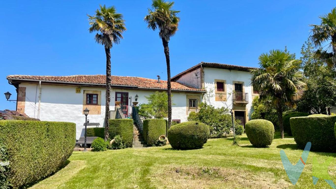 El Palacio  Balbín data del siglo XVII y ha sido actualizado y conservado  hasta nuestros días respetando su carácter y arquitectura original.Ubicado en un enclave privilegiado muy próximo a la playa de Rodiles y a la reserva natural de La Ría de Villaviciosa.Excelente acceso y a tan solo unos minutos en coche  del centro de \" La Villa\".Consta de varias edificaciones; casona principal, casa de guardeses, bodegas y palomar todo ello dentro de un fantástico jardín de más de 4.000 m2 totalmente cerrado con muro de piedra. EN EL PRECIO DE VENTA NO ESTÁN INCLUIDOS NI EL IMPUESTO DE TRANSMISIONES PATRIMONIALES NI LOS GASTOS DE NOTARÍA Y REGISTRO. 