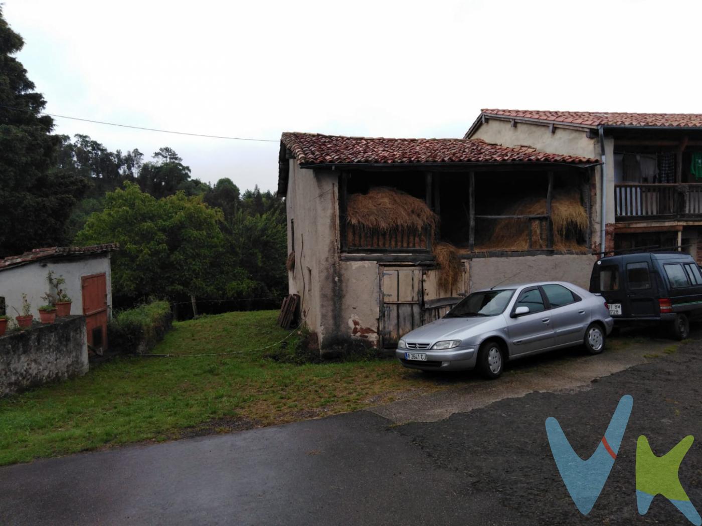 Dos Cuadras y una finca en el Concejo de Villaviciosa ,en una zona bonita y tranquila. Las dos Cuadras, anexas una a la otra ,formando un conjunto,adosado ,convertibles en Casa y la Finca de 1352m2 es edificable. La Finca tiene unas bonitas y despejadas vistas y posee varios arboles. Es una magnifica oferta ,no la dejes pasar si lo que buscas es una propiedad en plena naturaleza y a tan solo 18min del núcleo urbano de Villaviciosa con todos los servicios. . En el precio no está incluido el 8% de transmisión patrimonial, ni los gastos de registro y de notaría. Le atendemos  también en Inglés ,Francés ,e Italiano, ya sea presencialmente en nuestra oficina, como en el teléfono, email, whatsapp.