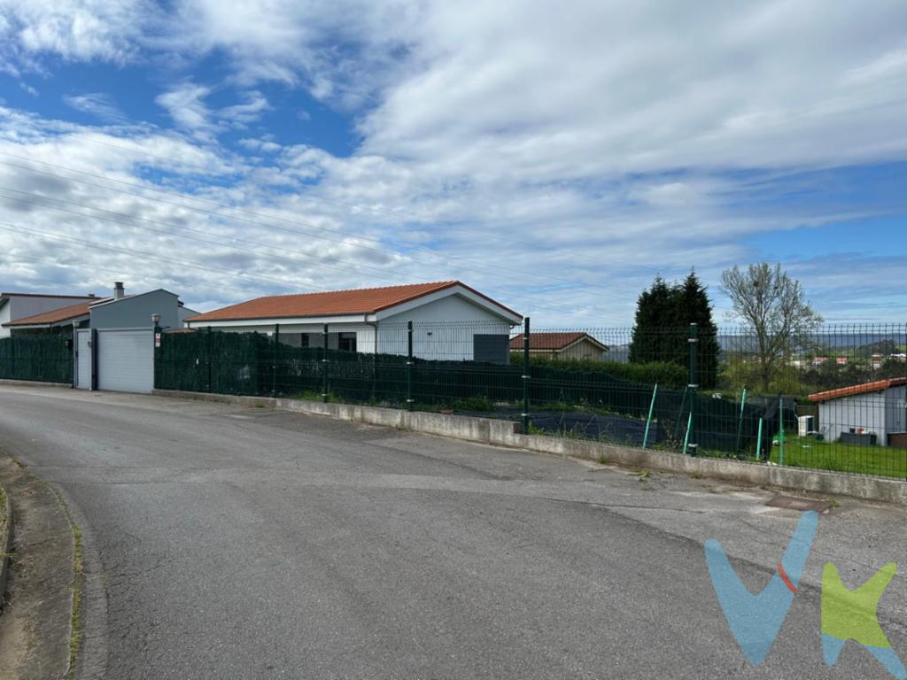  ¡Descubre una oportunidad única en Pruvia de Arriba! Presentamos una excepcional finca edificable en venta, perfecta para aquellos que sueñan con construir el hogar ideal o iniciar un proyecto inmobiliario en una ubicación envidiable. Esta propiedad se encuentra en un entorno tranquilo y natural, lo que garantiza privacidad y serenidad, pero también ofrece la comodidad de tener conexiones de transporte cercanas y a 10 minutos de Gijón y OviedoLa finca es llana, completamente cerrada ,dentro de urbanización abierta que proporciona seguridad y delimita claramente el espacio disponible, lo que facilita la planificación de futuras construcciones.Los límites bien definidos aseguran que podrás aprovechar al máximo cada metro cuadrado de este terreno, haciendo de él un lienzo perfecto para tus ideas. Una de las grandes ventajas de esta propiedad es la proximidad de una parada de autobús, lo que la conecta fácilmente con los servicios y comodidades de las áreas cercanas, centros comerciales, colegios ,Club de Golf  La barganizaLa flexibilidad que ofrece esta propiedad asegura que cualquier proyecto podrá ser adaptado para conservar el encanto del entorno natural sin sacrificar comodidad y modernidad.Al visitar la finca, te darás cuenta inmediatamente del potencial que posee y la tranquilidad que emana, es un entorno que inspira a soñar y a planificar a lo grande, un lugar donde tus proyectos pueden cobrar vida en un ambiente apacible y acogedor. Cualquier inversión aquí, sin duda, te brindará satisfacciones duraderas y un espacio donde crear recuerdos valiosos.Invitamos a todos los interesados a visitar esta propiedad para experimentar en persona el encanto y las ventajas que ofrece. Haz una cita y permítenos mostrarte cada detalle de esta excepcional finca ,estamos seguros de que quedarás encantado con todo lo que tiene para ofrecer. Es una oportunidad que no se presenta todos los días. ¡Esperamos tu visita para poder ayudarte a descubrir el futuro que puedes construir aquí!En el precio no está incluido IVA, escritura y registro de la propiedad.