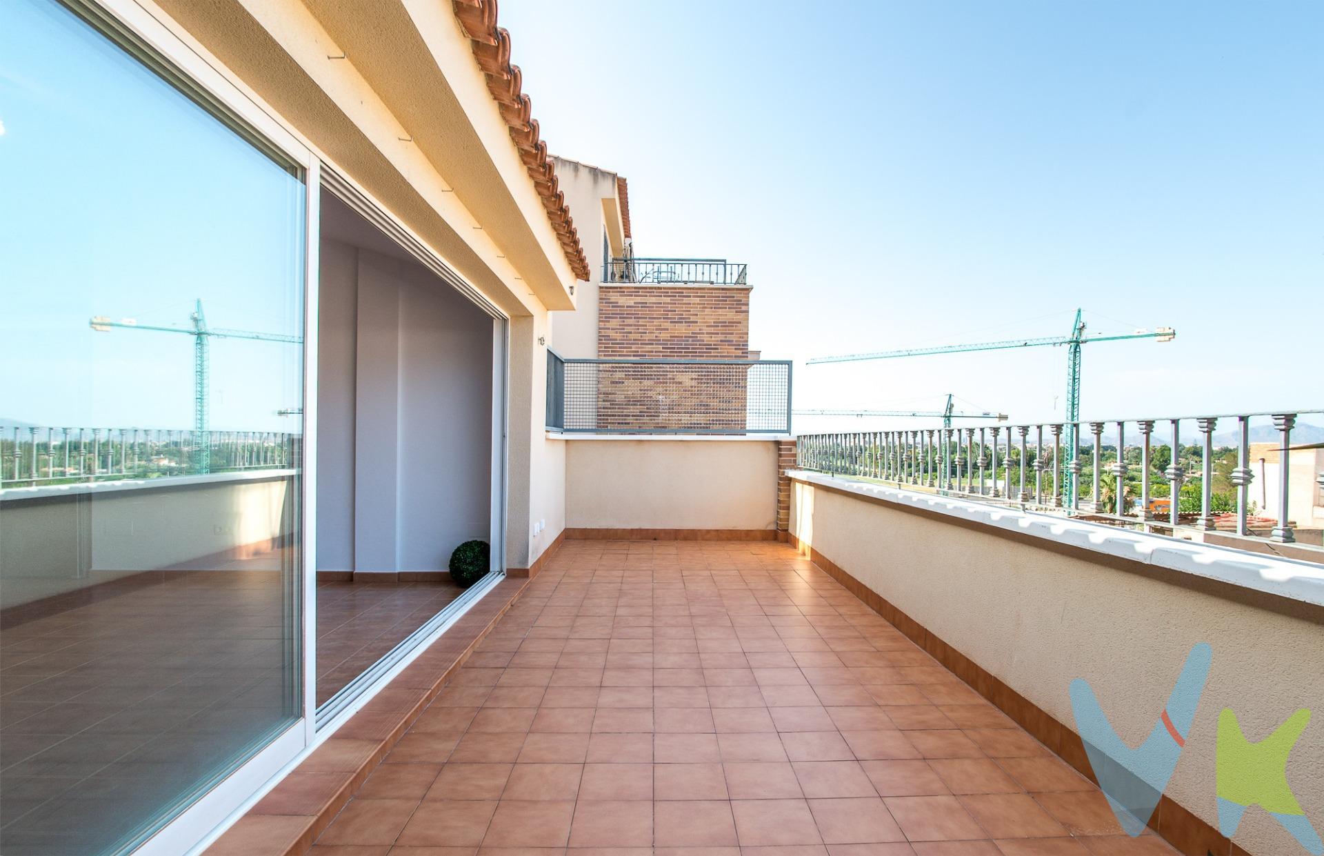 Crea el hogar que siempre has soñado en este ático-dúplex, ubicado en una calle tranquila, muy cerca de Mercadona. Si te gusta disfrutar del aire libre, tomar el sol, organizar cenas con amigos…esta puede ser tú casa. La luz natural que invade en diáfano espacio su salón, se extiende a la cocina equipada más baño en continuidad hasta su bonita y amplia terraza en planta alta. Su cómoda escalera nos conduce a dos dormitorios y despacho, con baño completo en planta baja. Con acceso por ascensor a ambas plantas, plaza de garaje y trastero, esta vivienda con despejadas vistas, te transmitirá calidez y confort..MEJOR QUE LO JUZGUES TU. Es una vivienda calificada de VPO, con valor tasado de venta y requisitos previos que han de reunir los interesados en su compra. Solicítanos información. Para terminar, te queremos comentar algo: ¡Descubre una aventura inmobiliaria que combina calidad, pasión y profesionalidad! La confianza que los propietarios han depositado en nosotros es un testimonio de nuestro compromiso en brindarte un servicio excepcional. Aquí viene el detalle especial: al contactarnos directamente, evitarás molestarlos, nosotros seremos tus intermediarios y te proporcionaremos toda la asistencia necesaria. Estamos aquí para facilitarte la documentación e información que requieras, y te prometemos un trato cálido y sin complicaciones. Te informaremos detalladamente de todos los aspectos, incluyendo gastos de la compra y honorarios de agencia que no están incluidos en el precio, para garantizar tu comodidad y tranquilidad durante todo el proceso. Esa es nuestra esencia, proporcionarte #Calma: “Estado ideal de tranquilidad que tendrás al comprar tu casa con nosotros”. Queremos que sepas que tanto la descripción del inmueble como las imágenes que ves son valiosas referencias informativas, en ningún caso tienen carácter contractual. Asimismo, el precio ha sido designado por la propiedad por lo que podría sufrir variaciones y no sería vinculante hasta que se formalice en contrato de compraventa. * ¡Oye, agente inmobiliario! Si estás leyendo este texto y te gusta, te desafiamos a ser creativo y sorprendernos con una adaptación original. ¡Nada de copiar y pegar, queremos ver tu ingenio en acción! Así que prepárate para darle un toque único y cautivador a estas palabras. Estamos ansiosos por ver cómo le das vida a este mensaje con tu propia magia inmobiliaria. ¡Adelante, demuéstranos de qué eres capaz!. . . 