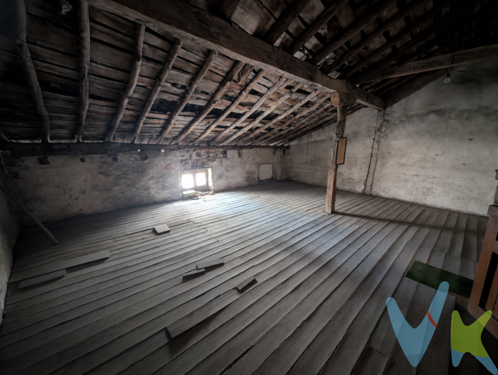 Trastero económico en el centro de Colindres ?EUR? 2.500 Se vende trastero / desván situado en pleno centro de Colindres, en la calle La Magdalena.Se encuentra dentro de un edificio antiguo con estructura de madera, cuyo estado general es mejorable. Por este motivo, se ofrece a un precio especialmente reducido: 2.500 euros.Una opción económica para quien necesite un espacio adicional de almacenamiento en una ubicación céntrica, o para quien busque una pequeña inversión con un desembolso mínimo.Se recomienda visitar el inmueble para comprobar personalmente su estado, accesibilidad y posibilidades de uso.Precio: 2.500 