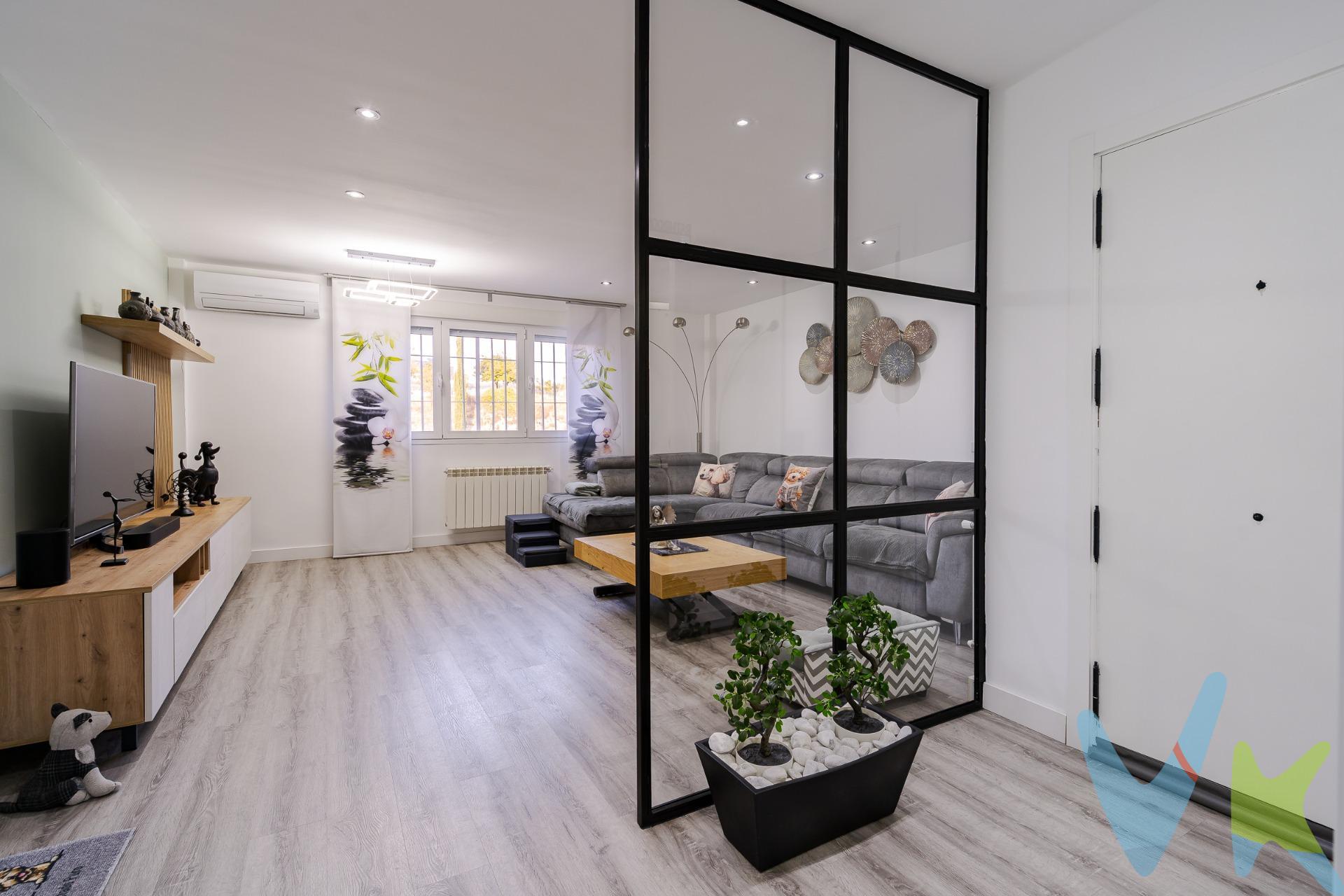 . Descubre este bajo con altura completamente reformado en 2022, situado en el barrio de Covibar (Rivas Vaciamadrid), a solo unos pasos del metro de Rivas Urbanizaciones y con vistas al Parque Lineal. Con 102 m² construidos, esta vivienda ofrece amplitud, luminosidad y confort en un entorno tranquilo y bien comunicado. Originalmente de 4 dormitorios, fue rediseñada para aprovechar mejor el espacio, quedando en 3 amplias habitaciones y 2 baños completos, uno de ellos en suite principal. La cocina es independiente, totalmente reformada y equipada, con el tendedero incorporado para ganar funcionalidad. El salón comedor destaca por su amplitud y su ambiente acogedor, ideal para compartir momentos en familia. Además, cuenta con trastero, buenas calidades, instalaciones nuevas y una ubicación privilegiada cerca de zonas verdes, colegios, supermercados y transporte público. Reformado íntegramente en 2022. 3 dormitorios amplios y 2 baños completos. Cocina independiente con tendedero incorporado. Trastero incluido. Junto al metro y al Parque Lineal. Ideal para familias y parejas jóvenes. Una vivienda lista para entrar a vivir, que combina calidad, ubicación y comodidad en una de las zonas más demandadas de Rivas Vaciamadrid. 📞 Contáctanos hoy mismo y agenda tu visita. ¡No dejes pasar esta oportunidad!. 💬 Impuestos y gastos NO incluidos: ITP, IVA, IAJD, notaría, registro, gestoría, tasación, etc. 🏦 ¿Necesitas financiación? Te ofrecemos un estudio hipotecario gratuito y personalizado