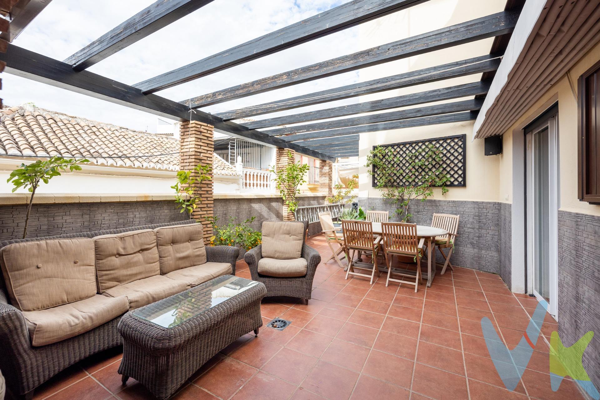 Descubre tu nuevo hogar !! En zona parque Almunia, esta bonita casa adosada te ofrece una vida cómoda y moderna en una ubicación privilegiada cerca de todos los comercios y servicios que necesitas., sin olvidar las variadas universidades y colegios que hay en su entorno .Su inmejorable orientación, suroeste, garantiza luz natural todo el día . Con 285 m2 construidos, esta vivienda se distribuye en tres plantas. La planta principal cuenta con amplio y luminoso salón comedor, un aseo y una moderna cocina con acceso directo a una maravillosa terraza de 50 m2 para relajarte al aire libre después de un duro día de trabajo. En la primera planta encontraremos 3 habitaciones, incluyendo una suite principal con vestidor y baño privado, así como un segundo baño completo. Además, en la planta semisótano alberga un espacioso garaje con capacidad para varios vehículos y un gran salón de ocio con chimenea para reuniones sociales. La vivienda, con un impecable estado de conservación, cuenta con excelentes calidades, climatización por conductos en ambas plantas con rejillas motorizadas y domotizadas AIR ZONE así como18 placas solares de 455 Kwh. y un inversor Deye de 8 Kwh. No lo dudes y llámanos para visitar la  que será tu futura casa . La forma de pago no será un inconveniente para que este sea tu futuro hogar, estudiamos contigo las diferentes formas de pago para facilitarte la compra, compra aplazada, alquiler opción compra  etc, etc,etc. Ref. N315. * El PVP indicado no incluye impuestos, gastos de Escritura ni honorarios de agencia. * Las superficies expresadas en esta página tienen carácter descriptivo y son aproximadas. * Los precios pueden ser susceptibles de modificación sin previo aviso. * Muebles NO incluidos en el precio.