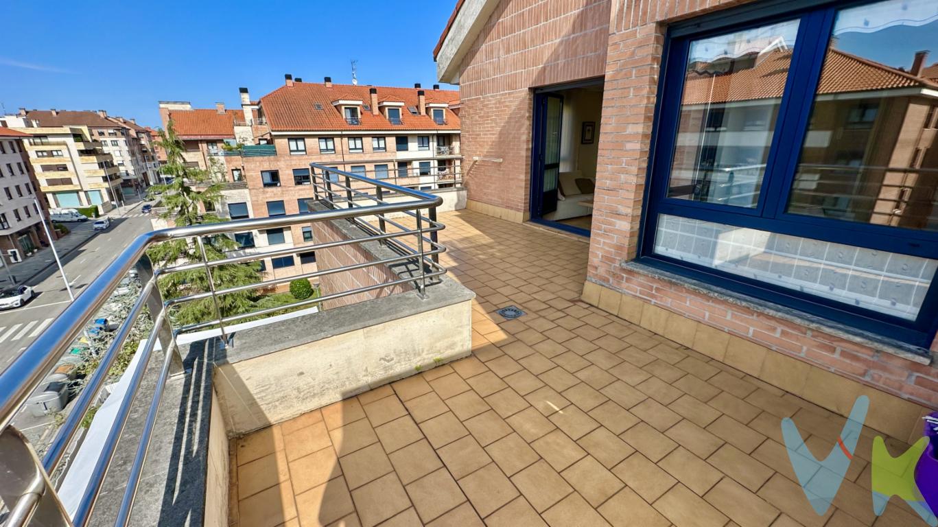   🔹 Magnífica vivienda en Viesques, una de las zonas más demandadas de Gijón, rodeada de zonas verdes, colegios y con excelentes comunicaciones. 🔹 107 m² útiles en una cuarta planta de edificio del 2004, en perfecto estado y con muy poco uso. 🔹 🚗 Dos plazas de garaje y trastero incluidos en el precio. 🔹Amplio salón con salida directa a una espectacular terraza de 30 m² con vistas despejadas al parque. 🔹 Cocina independiente, luminosa, también con acceso a la terraza. 🔹 Tres dormitorios con armarios empotrados, incluyendo un dormitorio principal en suite. 🔹 Dos baños completos, uno de ellos integrado en la habitación principal. 🔹 Servicios centralizados con contador individual. 🔹Zonas comunes ajardinadas para disfrutar de la tranquilidad.📍 Vive en un entorno privilegiado, amplio y luminoso, con una terraza única para disfrutar al aire libre sin renunciar a la comodidad de la ciudad.💡 Una oportunidad exclusiva para quienes buscan calidad de vida y un hogar con espacios únicos en Gijón.📲📆 ☎️🤳 Contáctanos para venir a verlo, de Lunes a Viernes de 10:00 a 13:30 y de 17:00 a 20:00 al 985 333 981.📞📌 PRECIO DE VENTA: No incluye Impuesto de Transmisiones Patrimoniales, ni gastos de notaría y registro.