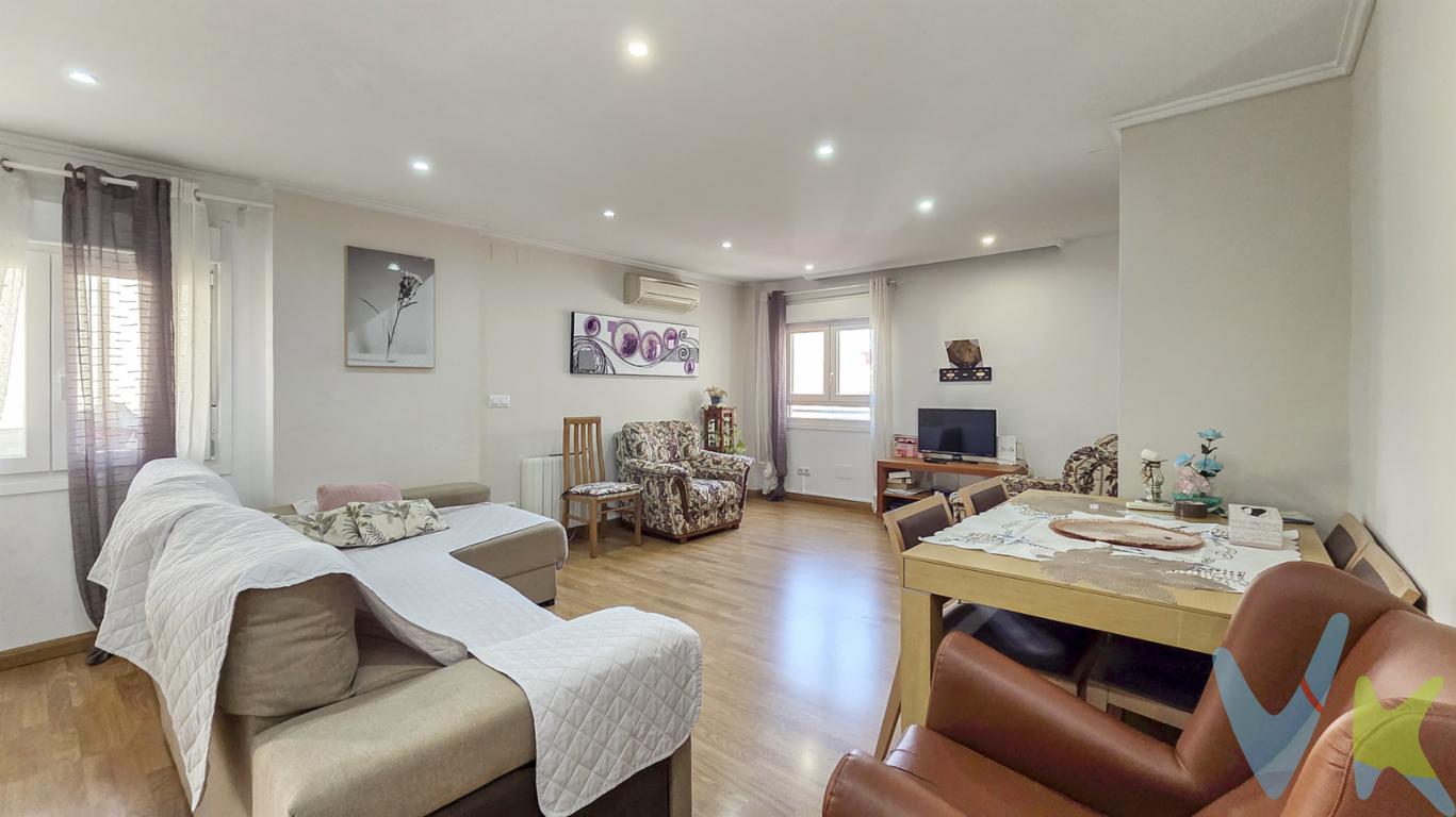 Piso amplio y reformado en venta en Xirivella.Racasa Torres de Quart ofrece este magnífico piso en excelente estado, ubicado en la tercera planta de un edificio con ascensor. Con 145 m² construidos, la vivienda se distribuye de forma funcional y cómoda, ideal tanto para familias como para inversión.Situado en una zona residencial muy bien conectada, junto a la salida de Xirivella, dispone de todos los servicios al alcance: transporte público, supermercados, colegios y zonas verdes.El piso cuenta con un salón-comedor amplio y muy luminoso, cocina independiente completamente reformada, tres habitaciones espaciosas, un baño renovado y un aseo adicional. Dispone de carpintería exterior nueva con ventanas Climalit, dos splits de aire acondicionado frío/calor.Plaza de garaje  y trastero opcionales por 15.000EUR adicionales. Una vivienda lista para entrar a vivir, con todas las comodidades que buscas.Contáctanos para mas información y concertar una visita.La oferta está sujeta a cambios de precio o retirada del mercado sin previo aviso. Este anuncio en su conjunto, incluyendo textos, fotos, imágenes o cualquier otro contenido del mismo, no es vinculante dado que la información es ofrecida por terceros y puede contener errores. Se muestra a título informativo y no contractual.Número de Registro de Agentes de Intermediación Inmobiliaria de la Comunidad Valenciana: RAICV-1405.  El precio no incluye lo siguiente: honorarios de la agencia inmobiliaria, impuestos (IVA, ITP) y otros gastos de la Compraventa (notaria, gestoría y registro). 