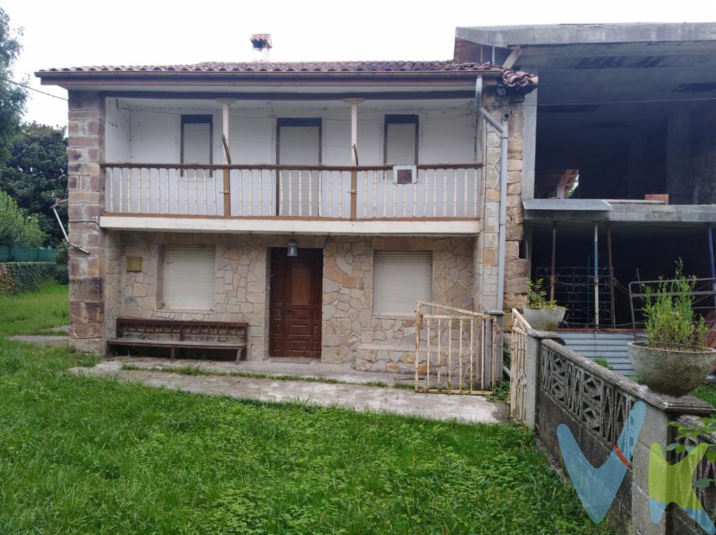 ¿ BUSCAS CASA CON JARDIN PARA REFORMAR ? Si estas buscando una casa para reformar y poder construir un hogar a tu medida, aquí tienes una estupenda casa en pleno centro de Santa María de Cayón. Se trata de una vivienda de 225m2 de piedra de sillería con un jardín de 397 m2 totalmente llano y vallado. En la actualidad está distribuida en 2 plantas más desván y antigua cuadra que se encuentra totalmente diáfana. Cuenta con cocina, baño, salón y 5 habitaciones, peron necesita reforma integral. Ideal si quieres construir un hogar a tu medida, tiene muchas posibilidades y el jardín mucho potencial, totalmente aislado donde disfrutar de largas veladas . Orientación sur-oeste. A un paso de Sarón, donde dispones de todos los servicios y acceso a la autovía A-8, Santander y Torrelavega a 23 km. ¡No lo dejes escapar.!Al comprador se le cobrarán gastos de gestión más el IVA correspondiente.Los precios mostrados no incluyen impuestos, gastos de compraventa ni financiación.