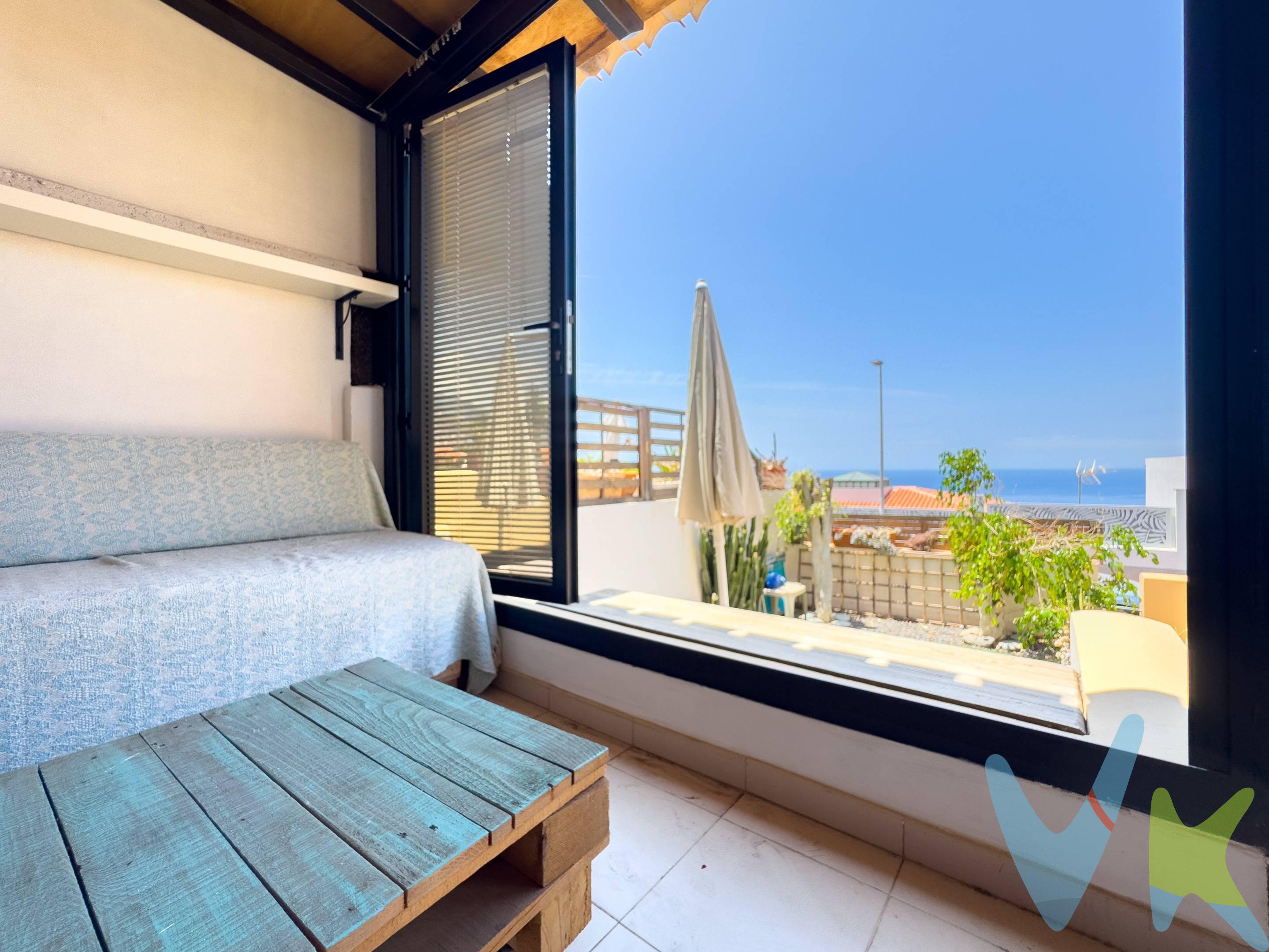 *Impresionante adosado en Radazul Bajo con vistas al mar y la montaña*. ¡Vive en un entorno privilegiado en Radazul Bajo! Este adosado de dos plantas más garaje  ofrece unas vistas impresionantes al mar y a la montaña, y una distribución que combina comodidad y funcionalidad. *Características principales:*. - *Superficie construida:* de 106 m2 y con unos 150 m2 útiles.   . - *Planta baja:* espacioso garaje con una plaza de parking, además de un despacho acristalado ideal para trabajar desde casa.  . - *Primera planta:* luminoso salón, aseo completo, zona de almacenaje y una gran cocina. Desde aquí, accedes a una fantástica terraza, parte cubierta, perfecta para disfrutar de noches de verano y momentos de relax con vistas al mar y la montaña.  . - *Segunda planta:* dos amplias habitaciones, una de ellas con vistas infinitas al mar, y u baño completo.. Este adosado combina la comodidad de sus espacios interiores con la belleza de su entorno y las vistas que te acompañarán en cada momento. Es una oportunidad única para vivir en un lugar tranquilo, con excelente calidad de vida. ¡Descubre esta increíble oportunidad que no querrás dejar pasar! Con un diseño atractivo, calidad excepcional y un precio irresistible, esta oferta está pensada para ti. No pierdas la oportunidad de mejorar tu experiencia y aprovechar al máximo lo que tenemos para ofrecerte.                                                      La superficie útil se ha obtenido mediante un porcentaje estimado en referencia a la superficie construida. Datos meramente informativos sin valor contractual. Impuestos y gastos de transmisión no incluidos en el precio de venta.                                                 . Impressive Semi-Detached Home in Radazul Bajo with Sea and Mountain Views. Live in a privileged environment in Radazul Bajo! This semi-detached house spread over two floors plus a garage offers breathtaking views of the sea and the mountains, with a layout that combines comfort and functionality. Main Features:. - Built area: 106 m², approximately 150 m² useful area.   . - Ground floor: spacious garage with one parking space, plus an glazed office ideal for working from home.   . - First floor: bright living room, full guest toilet, storage area, and a large kitchen. From here, you access a fantastic terrace, partly covered, perfect for summer nights and relaxing moments with views of the sea and the mountains.   . - Second floor: two large bedrooms, one of them with endless sea views, and a full bathroom. This semi-detached home combines the comfort of its interior spaces with the beauty of its surroundings and the views that will accompany you at all times. It is a unique opportunity to live in a tranquil place with excellent quality of life. Discover this incredible opportunity that you won't want to miss! With an attractive design, exceptional quality, and an unbeatable price, this offer is made for you. Don’t miss the chance to improve your experience and make the most of what we have to offer. The useful surface area has been estimated based on a percentage relative to the built surface area. Data is purely informative and not legally binding. Taxes and transfer costs are not included in the sale price.