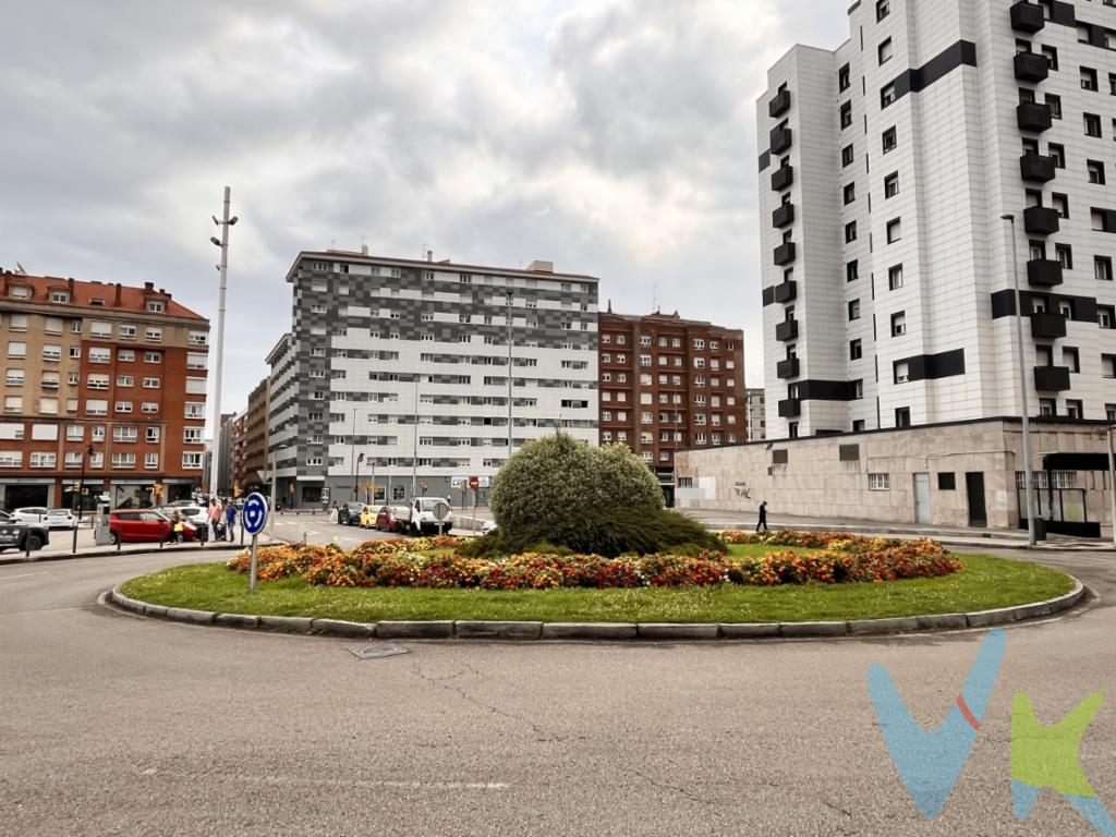 Descubre la oportunidad de adquirir un acogedor piso ubicado en la codiciada zona de Laviada, en Gijón en  concreto en Carretera Vizcaina. Este inmueble se presenta como una opción inmejorable para aquellos que valoran una combinación perfecta entre confort, ubicación y calidad de vida. Esta ubicación estratégica te permitirá gozar de todas las ventajas que ofrece Gijón, sumado a la tranquilidad y encanto del barrio de Laviada.Dentro del piso, descubrirás tres espaciosas habitaciones ,Salón-Comedor, Cocina y 1 Baño , ideales para adaptarse a tus necesidades personales o familiares. La cercanía a importantes conexiones de transporte hará que tu día a día sea mucho más conveniente, Tendrás acceso fácil y rápido a la estación de tren, lo cual es perfecto para aquellos que necesitan desplazarse por trabajo o placer. Adicionalmente, la proximidad a diversas paradas de autobús te permitirá moverte cómodamente por Gijón sin preocuparte por el tráfico o el estacionamiento.El entorno de Laviada destaca por su  amplia variedad de servicios a tu disposición, desde supermercados y farmacias hasta restaurantes y áreas de ocio, todo aquello que necesites se encuentra a escasos minutos de tu puerta. Adquirir esta propiedad  va acompañado de la certeza de estar adquiriendo un espacio que, además de ofrecer comodidad, también representa una excelente inversión a largo plazo. Su localización privilegiada y las comodidades del área han contribuido a establecer este rincón de Gijón como uno de los lugares más valorados del mercado inmobiliario local.La posibilidad de personalizar este espacio según tus gustos y necesidades está a un paso de hacerse realidad.Imagina disfrutar de la vida en un entorno que se adapta a ti, con todas las comodidades modernas que buscas en tu futuro hogar.No pierdas la oportunidad de conocer personalmente este increíble pisoNo dudes en coordinar una visita para sentir de primera mano las posibilidades que este piso ofrece. Estamos aquí para asistirte y resolver cualquier duda que puedas tener, asegurando así una experiencia de compra transparente y satisfactoria.El precio NO incluye: Impuestos, gastos de Notaría, registro y honorarios de los servicios contratados por los compradores a la Agencia Inmobiliaria.