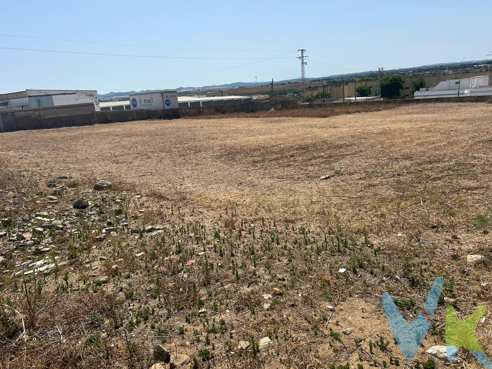 Parcela de 672 m2 situada en la zona de la Carretera de Medina, con fácil acceso a la autovía, rodeada de todo tipo de comercios, colegios, transporte público.., Visítela !!. (Gastos de notaría, registro, impuestos y honorarios de la agencia, no incluidos en el precio).  