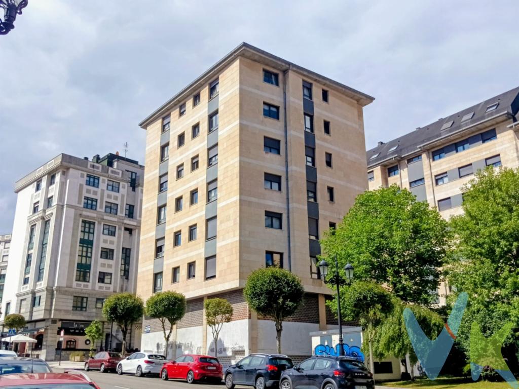 Calle Tomas Crespo, (La Eria). Presentamos esta magnífica inversión en una de las zonas más demandadas de Oviedo. Se trata de un local de 230 m² (construcción de 2002) con fachada moderna a tres vientos, lo que garantiza una luminosidad excepcional para un cambio de uso y conversión a 2 viviendas.Distribución del Local: Total 230 m2 construidos. (112 m2 en planta principal y 114 m2 en planta semisótano)Ubicación: entorno consolidado con todos los servicios (colegios, centro de Salud, supermercados)Disponemos de un \"estudio de anteproyecto\" compatible para la adecuación y desarrollo para el cambio de uso de Local a 2 viviendas divididas en 2 plantas, según plano del \"estudio de anteproyecto\", el cual podría ser modificado a su gusto o necesidad:Proyecto vivienda A:Con una superficie aprox. de 100 m2 construidos, distribuidos en salón-cocina, caja de escaleras, distribuidor, 2 dormitorios, 2 baños, sala \"multiusos\" y trastero o almacén.Proyecto vivienda B:Con una superficie aprox. de 102 m2 construidos, distribuidos en salón-comedor, caja de escaleras, distribuidor, 2 dormitorios, 2 baños, sala \"multiusos\" y trastero o almacén.IMPORTANTE:1.-El acceso a las viviendas habrá de ser mediante la creación de un portal acceso privado para las 2 viviendas contemplado en el \"estudio de anteproyecto\".2.- Las estancias en la planta \"semisótano\" de las viviendas habrán de ser descritas como \"Usos Complementarios\" de las mismas. Un activo único por su ubicación y características técnicas, ideal para promotores, constructores o inversores particulares.Invierta en un activo versátil con alta rentabilidad asegurada.¡¡Solicítenos más información y no deje pasar esta gran oportunidad de inversión!! PRECIO DE VENTA SIN GASTOS NI IMPUESTOS INCLUIDOS: El precio de venta no incluye gastos de notaría, registro de la propiedad, gestoría, ni el Impuesto de Transmisiones Patrimoniales (ITP) o el IVA/AJD. HONORARIOS: El precio de venta no incluye los honorarios que se devengan a cargo del cliente comprador por la prestación de servicios de asesoramiento y gestión. El importe asciende al 2%, con un mínimo de 2.000 EUR, del Precio de Venta (IVA no incluido). Dichos honorarios deberán ser abonados a la firma de la escritura pública.  