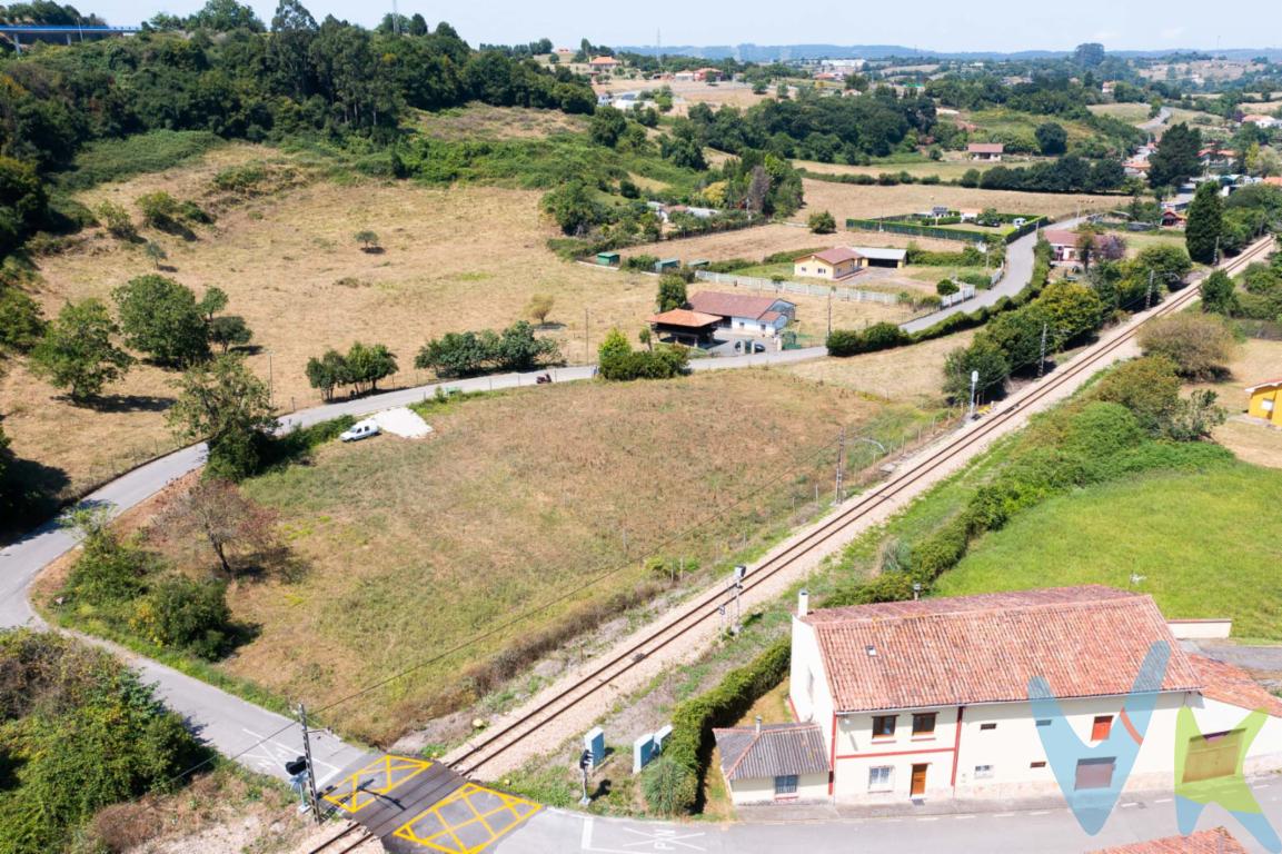 Ponemos en venta una espléndida FINCA EDIFICABLE en la apacible zona de Cenero, en Gijón, diseñada para quienes buscan un entorno natural sin renunciar a la comodidad de vivir cerca de la ciudad. Esta propiedad representa una oportunidad única para adquirir un amplio terreno donde poder desarrollar el hogar de sus sueños.La finca destaca por su gran extensión, con una superficie suficiente que permite edificar hasta 300 metros cuadrados, ideal para crear un espacio a medida acorde con sus necesidades y aspiraciones.Localizada en un área tranquila, la finca ofrece la serenidad y privacidad deseada, y a la vez rodeada de otras viviendas, garantizando tanto la seguridad como la intimidad de sus futuros propietarios. A pesar de su entorno natural, la finca se encuentra en una ubicación privilegiada con excelentes conexiones de transporte,la proximidad a la red ferroviaria y de autobuses facilita el acceso a la ciudad, lo que asegura recursos urbanos a tan solo unos minutos de distancia.La infraestructura de la zona proporciona conexión a la red eléctrica y  agua de traida un aspecto sumamente importante que permite planificar cualquier tipo de proyecto residencial con total tranquilidad. La tranquilidad del área, junto con su belleza paisajística, ofrece un espacio perfecto para aquellos que buscan una calidad de vida superior sin alejarse demasiado del núcleo urbano. Además, la posibilidad de diseñar y construir una vivienda al gusto personal, en un terreno bien ubicado, representa una inversión con alto potencial de revalorización.Si busca un lugar donde establecer un hogar rodeado de naturaleza y confort, no dude en considerar esta extraordinaria propiedad. Solicitar una visita es el primer paso para experimentar las ventajas y el potencial que ofrece esta finca.  No pierda la oportunidad de conocer esta joya de Cenero que está esperando por usted.En el precio publicitado no se incluyen los Impuestos de Transmisiones Patrimoniales ni los Gastos de Notaría y Registro. 