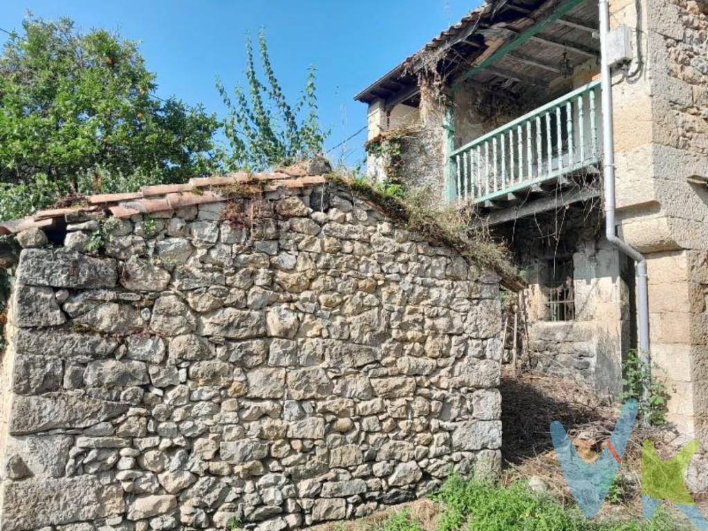 Buscas un lugar tranquilo para tener tu hogar o segunda residencia?...Pues te ofrecemos una casa para reformar en Gandarilla, a pocos minutos de San Vicente de la Barquera y cerca de la Cueva del Soplao.Esta propiedad ofrece una excelente oportunidad para crear el lugar que sueñas en un entorno tranquilo y natural.Cuenta con un pequeño jardín, ideal para disfrutar del aire fresco y del paisaje rural.La ubicación es inmejorable, con fácil acceso a las playas de la zona o a la montaña, si eres amante del senderismo y la naturaleza.¡ Una gran oportunidad para quienes desean una vivienda para personalizar a tu gusto !