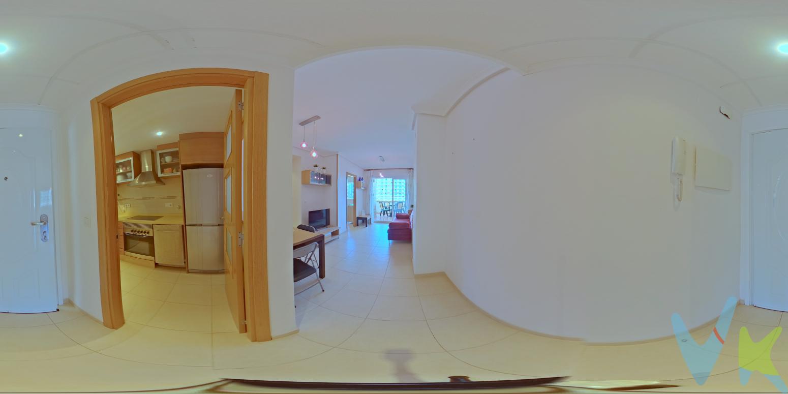  ¡Descubre tu nuevo hogar en la codiciada zona de Marina d\'Or en Oropesa del Mar-Orpesa! Te presentamos una oportunidad única de adquirir este maravilloso apartamento en venta, perfecto para disfrutar del confort y la elegancia en un entorno costero excepcional. Localizado en la séptima planta de un edificio construido en 2005, este inmueble ofrece la mezcla perfecta entre modernidad y comodidad, con todas las características que podrías desear.Al ingresar a esta vivienda, te sorprenderá su luminosidad y distribución eficiente en 63 metros cuadrados construidos. El piso cuenta con dos acogedoras habitaciones, ideal para familias o parejas que buscan un espacio adicional para invitados o una oficina en casa. Además, los 54 metros cuadrados útiles ofrecen espacio más que suficiente para disfrutar de la vida diaria con total confort.El salón, amplio y acogedor, está diseñado para maximizar la luz natural que entra a raudales gracias a los grandes ventanales. Desde aquí, puedes acceder directamente a una fabulosa terraza que te invita a disfrutar del clima mediterráneo con vistas increíbles. Imagina relajarte al aire libre, disfrutando de un buen libro o de una cena con amigos mientras contemplas el horizonte.El apartamento viene completamente amueblado y con electrodomésticos, lo que significa que podrás instalarte y empezar a disfrutar de tu nuevo hogar desde el primer día. La cocina, funcional y moderna, está equipada con lo necesario para preparar deliciosos platos, mientras que cada rincón del inmueble ha sido concebido para ofrecer calidez y bienestar.Este excepcional apartamento también incluye un garaje, lo que te proporcionará la tranquilidad de tener siempre disponible un espacio seguro para tu vehículo. El trastero es otro de los añadidos valiosos, otorgando un espacio extra para almacenamiento, haciendo que mantengas el orden en casa sin esfuerzo.Para esos días calurosos o esos momentos de ocio, el edificio cuenta con una impresionante piscina, perfecta para refrescarte o simplemente para disfrutar de un día relajante bajo el sol sin salir de tu hogar. Asimismo, dispone de un ascensor, asegurando el acceso fácil y cómodo al piso, tanto para propietarios como para visitantes.La ubicación de este inmueble es inmejorable, con conexiones de transporte cercanas como tren y autobuses que te permitirán desplazarte con facilidad. Ya sea para trabajar o para descubrir los encantos de la región, la accesibilidad es uno de los puntos fuertes de esta propiedad. Marina d\'Or es famosa no solo por sus playas y actividades de ocio sino también por ofrecer un estilo de vida mediterráneo incomparable.No dejes pasar esta oportunidad de vivir en un entorno donde la calma y el entretenimiento se combinan a la perfección. Te invitamos a programar una visita para que descubras en persona todas las ventajas que este piso tiene para ofrecerte. Contacta con nosotros hoy mismo y empieza a imaginar tu nueva vida en este rincón paradisíaco de la Comunidad Valenciana. ¡Tu nuevo hogar te está esperando! 