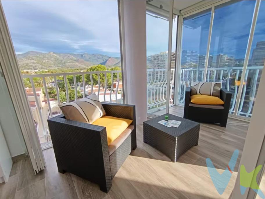 🌟 Apartamento listo para entrar a vivir en Eurosol, Benicàssim. Te presentamos una oportunidad única en una de las zonas más demandadas de Benicàssim: un apartamento luminoso, reformado y listo para entrar a vivir, perfecto como vivienda habitual, segunda residencia o inversión turística. ✨ Características destacadas:. 🏡 Ubicación privilegiada - Situado en la zona Eurosol, a pocos pasos de la playa y rodeado de todos los servicios: supermercados, cafeterías, restaurantes, transporte público y zonas de ocio. ☀️ Luminosidad y diseño – Vivienda muy luminosa con orientación que proporciona luz natural durante gran parte del día. Distribución funcional y bien aprovechada. 🛋️ Estado impecable – Totalmente reformado con mucho gusto, con acabados modernos y listos para entrar a vivir sin necesidad de obras ni inversiones adicionales. 🛏️ Distribución ideal:. 2 dormitorios amplios, con espacio para armarios. 2 baños completos con acabados actuales. Salón-comedor acogedor, perfecto para relajarse con unas bonitas vistas al mar y montaña. Cocina equipada, con electrodomésticos y zona de almacenaje. El apartamento tiene aire acondicionado. 🚶‍♂️ Comodidad total:. Ventanas con doble acristalamiento que garantizan confort térmico y acústico. 📍 Plus de la zona Eurosol:. A 5 minutos de la playa y del paseo marítimo. Ideal tanto para ocio como para residencia habitual. Excelente conectividad con Castellón y principales accesos. 💡 Perfecto para:. ✔ Primera vivienda. ✔ Segunda residencia vacacional. ✔ Inversión con gran potencial de alquiler turístico o residencial. ! No dudes en visitarlo!