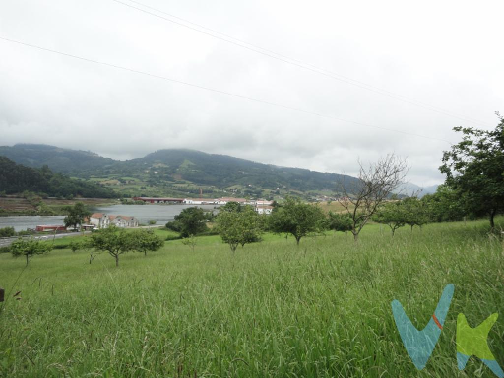 Magnífica propiedad a la venta en Villaviciosa, al lado de la Ría de Villaviciosa, con maravillosas de vistas de ella, soleada, venta de finca de 30.000 m2 con posibilidad de construcción de vivienda unifamiliar. En el precio no está incluido el 8 % de Impuesto de Transmisiones Patrimoniales ni gastos de notaria y registro.Le atendemos  también en Inglés  y Francés , ya sea presencialmente en nuestra oficina, como en el teléfono, email, whatsapp..